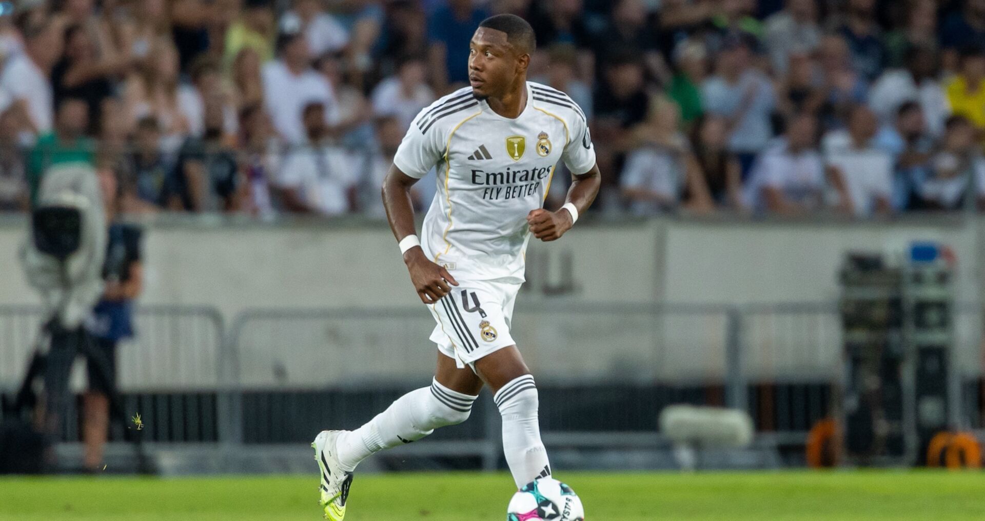 David Alaba feiert Comeback, wird im Mittelfeld eingesetzt und zeigt sich fast bei 100 %.