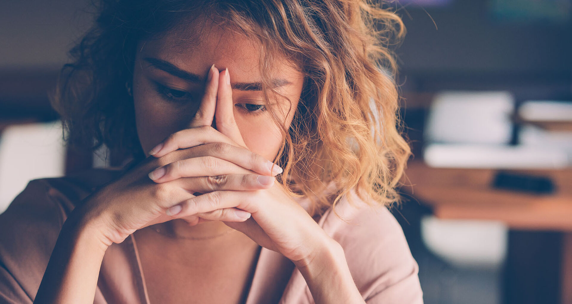 Frau ist erschöpft | Credit: iStock.com/MangoStar_Studio