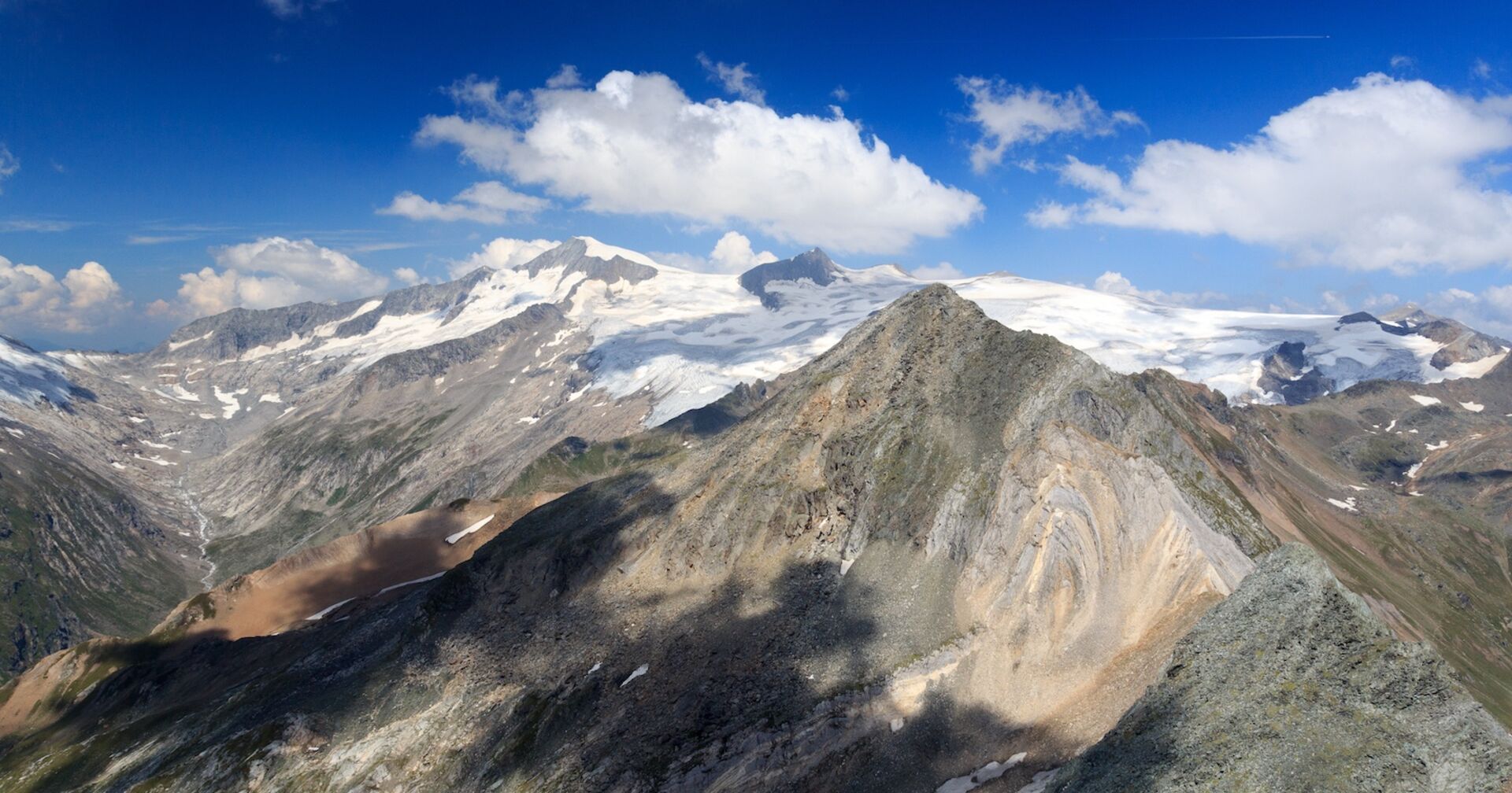 Bergpanorama mit dem Großvenedigergipfel.