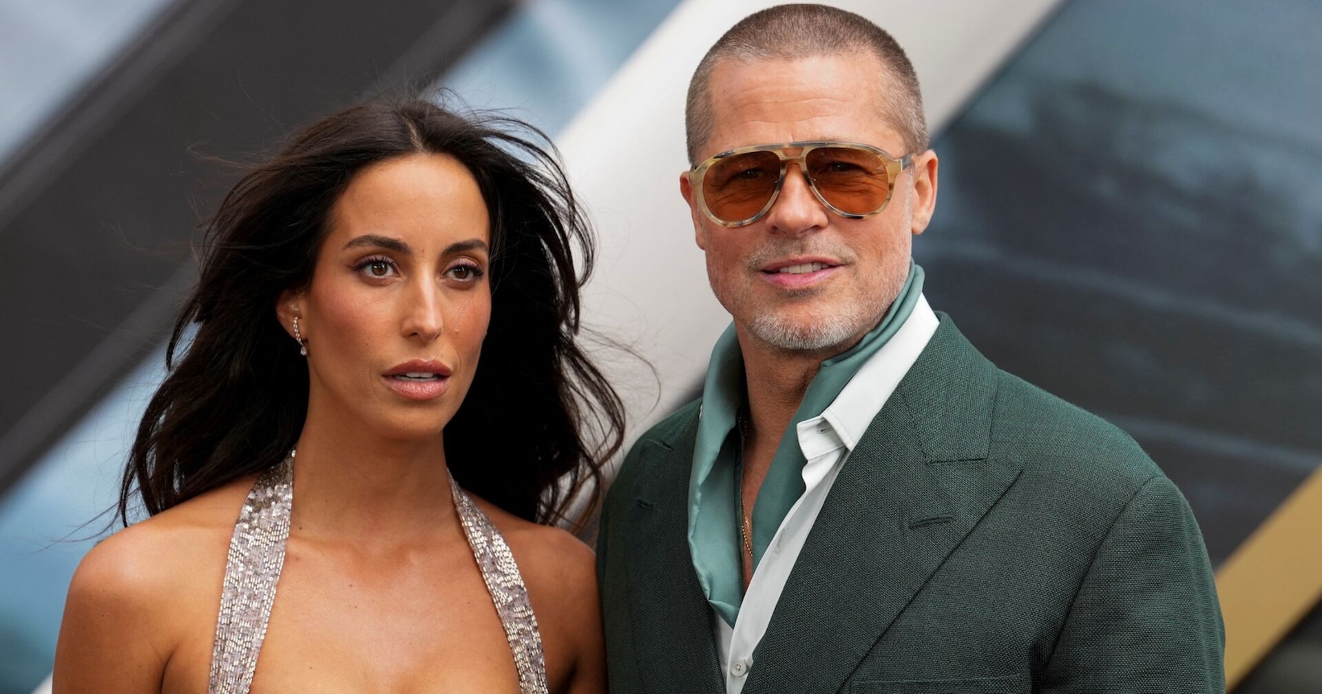 Ines de Ramon im Glitzerkeid und Brad Pitt im grünen Anzug