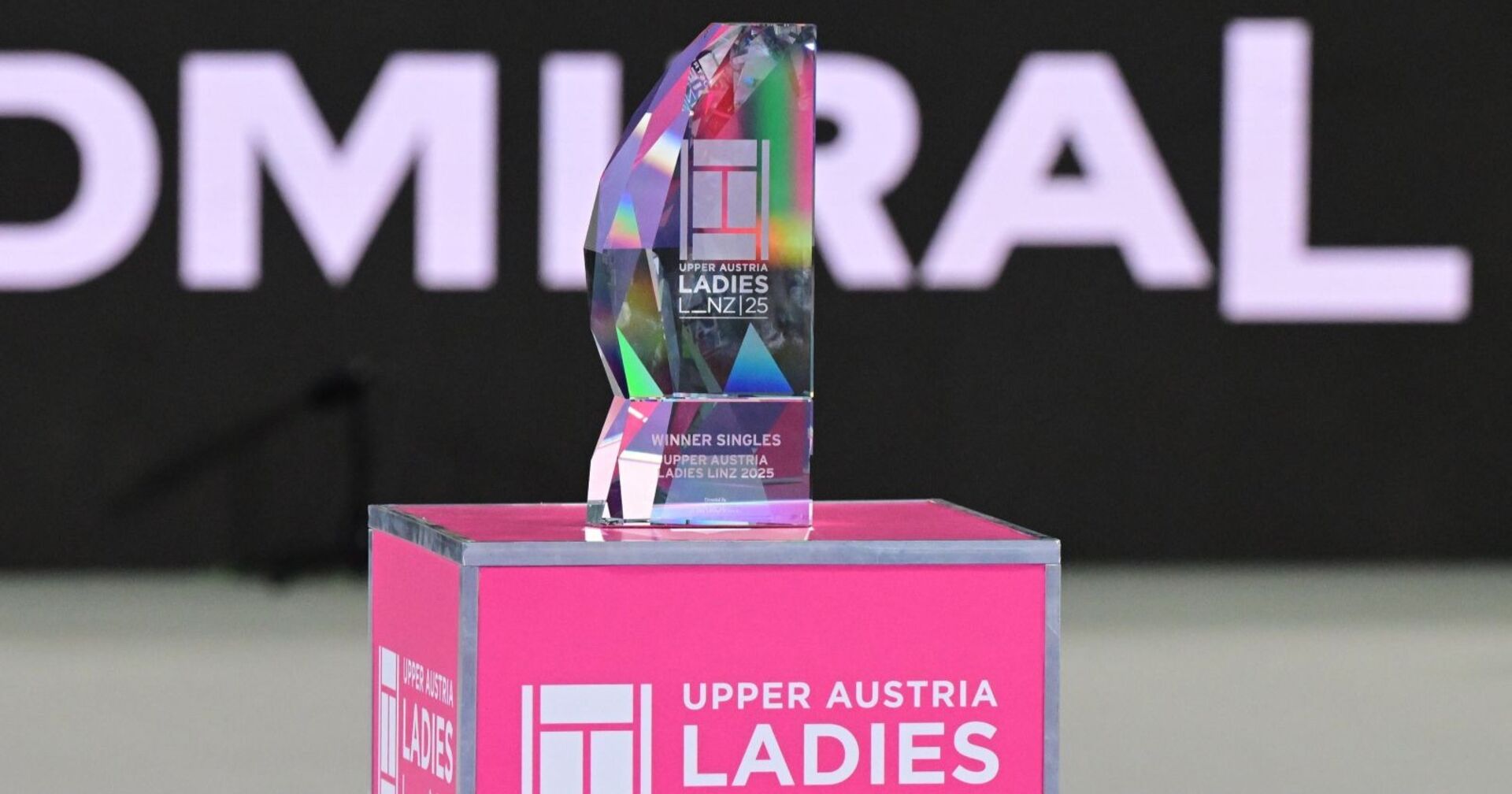Siegerthrophäe des WTA-Upper Austria Ladies Linz Turnier am Sonntag, 2. Februar 2025, im Linzer Design Center in Linz