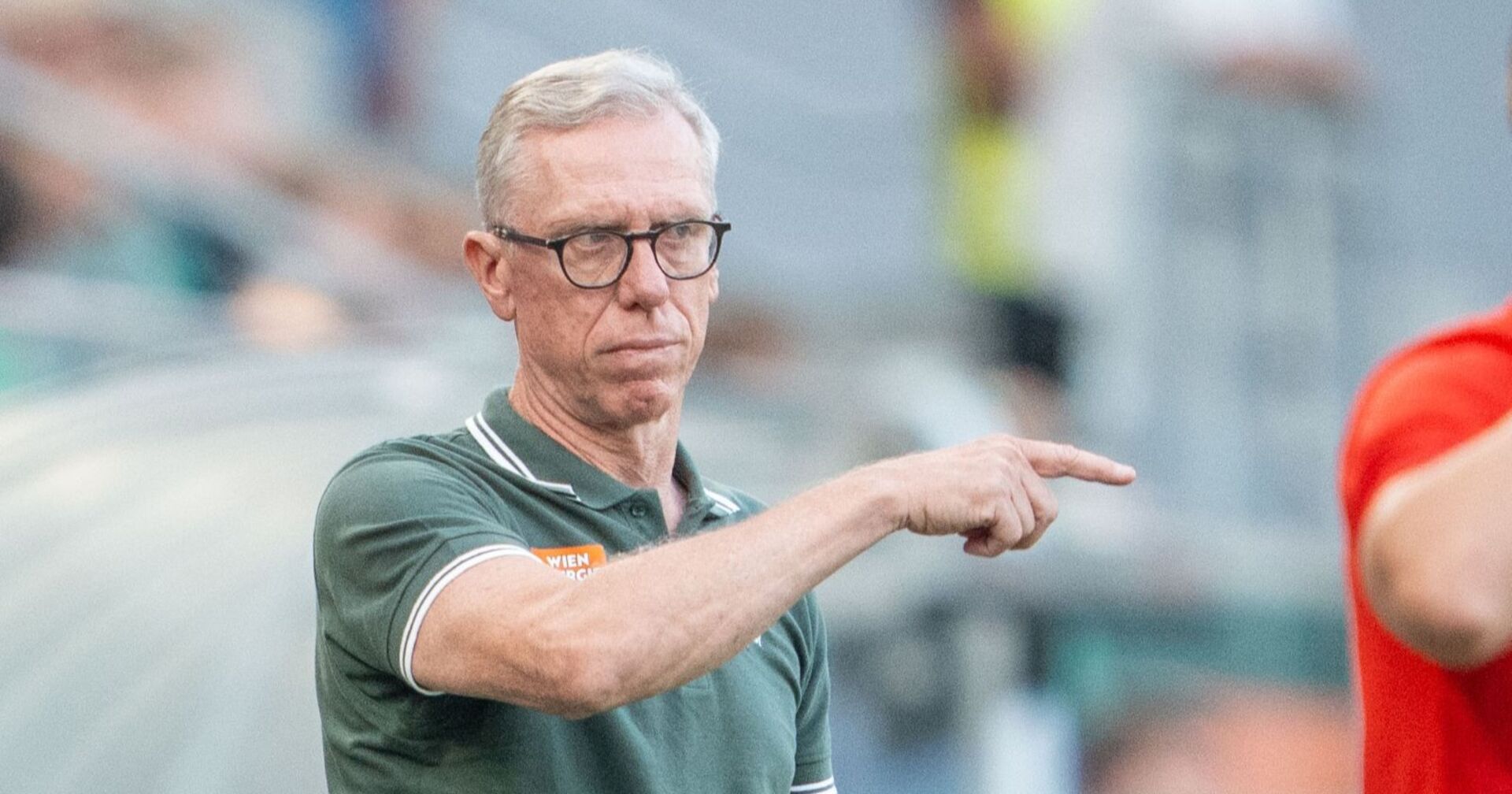 Trainer Peter Stöger (SK Rapid) am Sonntag, 17. August 2025, während der Admiral-Bundesliga-Partie der 3. Runde des Grunddurchgangs zwischen dem SK Rapid und SCR Altach in Wien