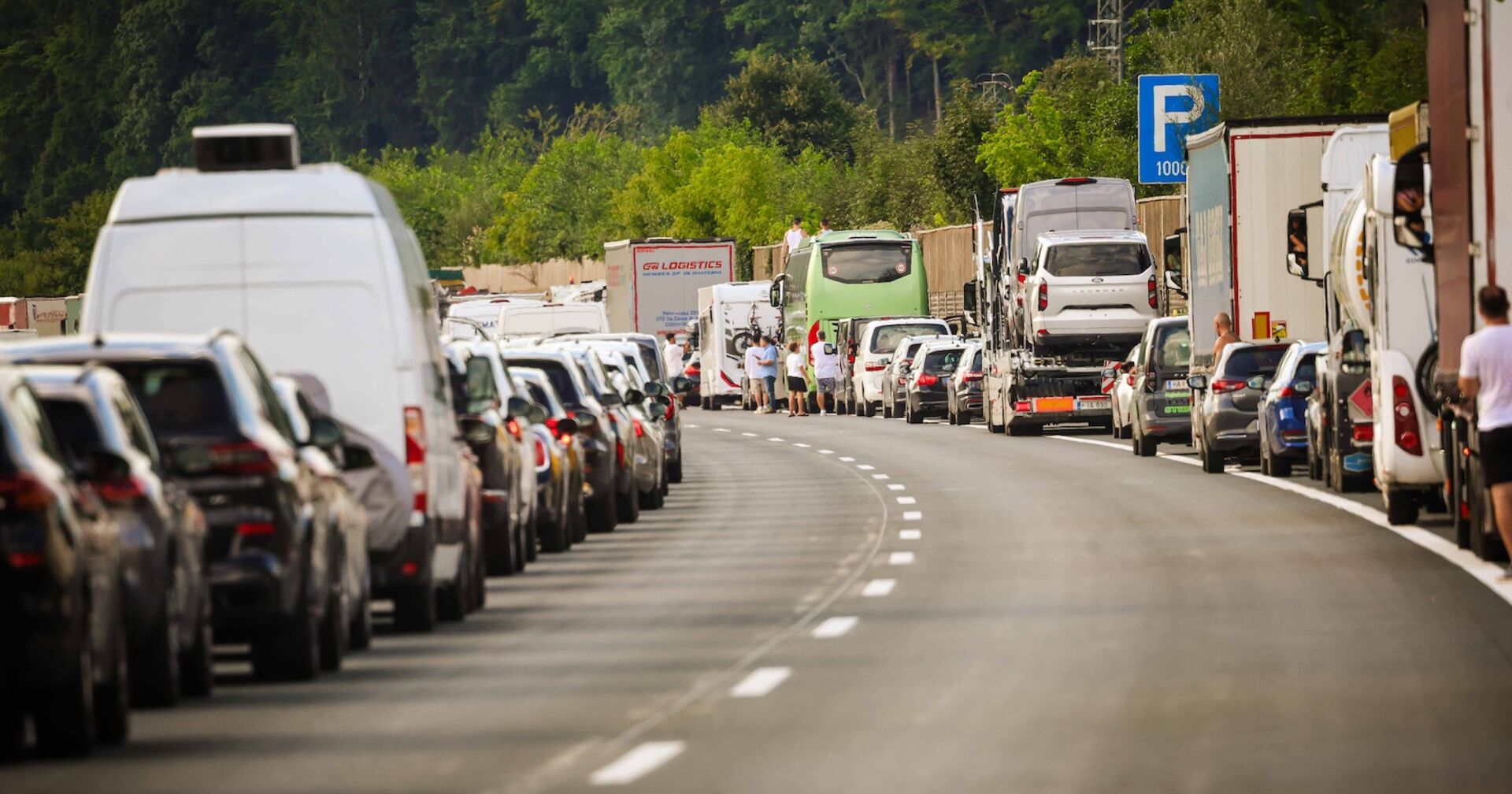 Stau auf der Tauernautobahn A10.