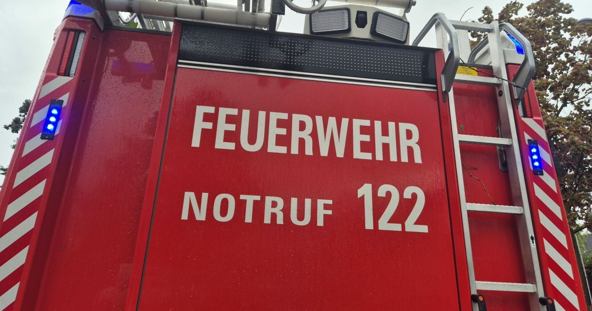 Bei einer Recyclingfirma in Floridsdorf kam es am Mittwochabend zu einem Großbrand, der Alarmstufe 3 auslöste.