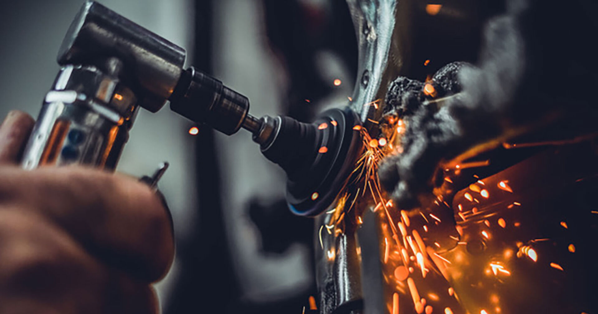 Arbeiten in einer KFZ-Werkstatt | Credit: Autohaus Leeb/Markus Wenzel