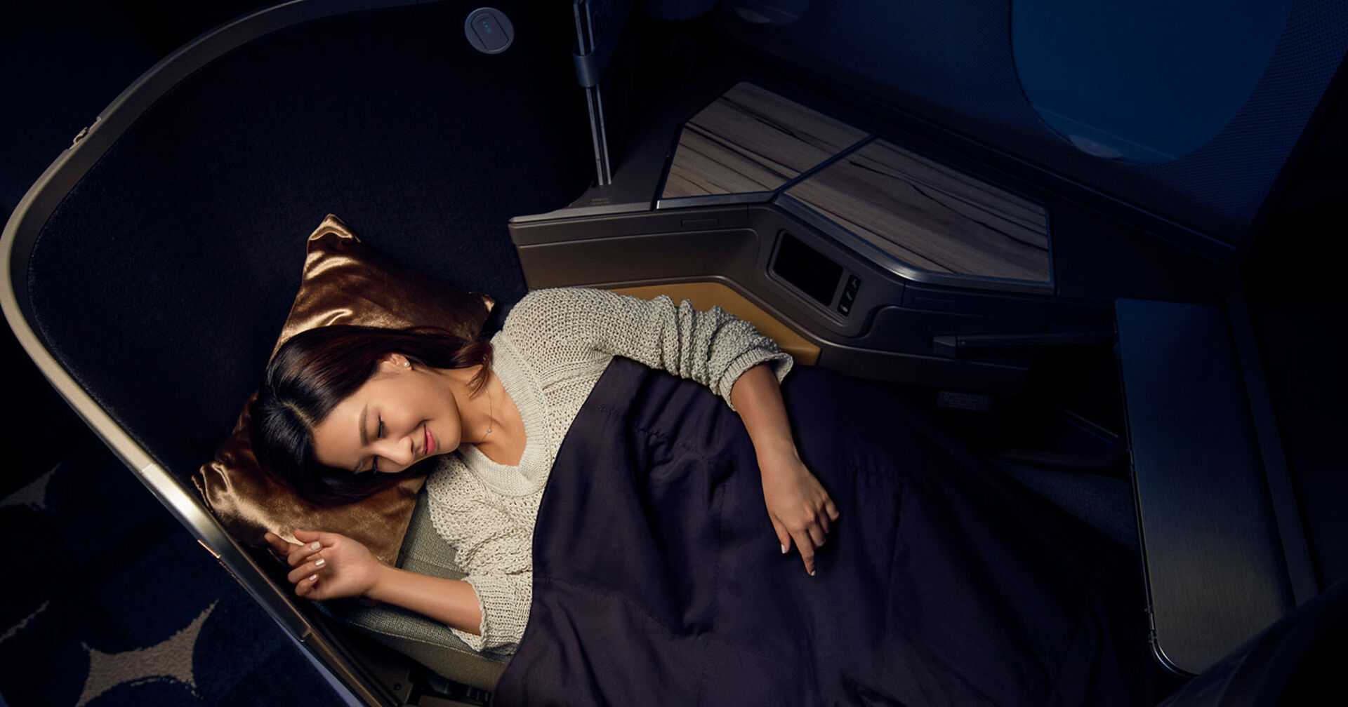 Schlafende Frau in der Business Class | Credit: China Airlines