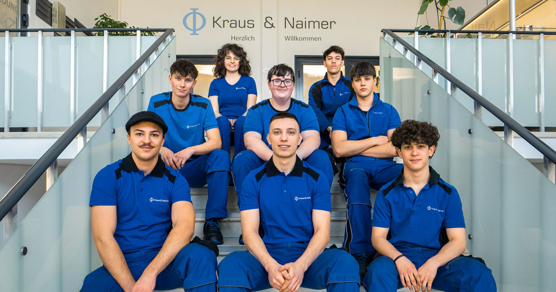 Lehrlinge posieren für ein Gruppenfoto | Credit: Kraus &amp; Naimer