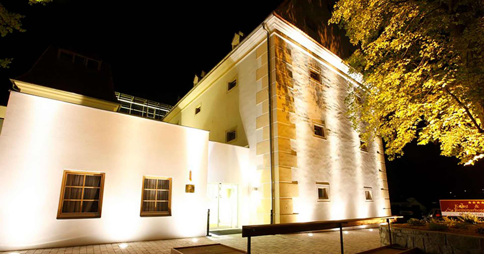 Historisches Gebäude mit mittelalterlichem Flair bei Nacht | Credit: Schüttkasten Geras