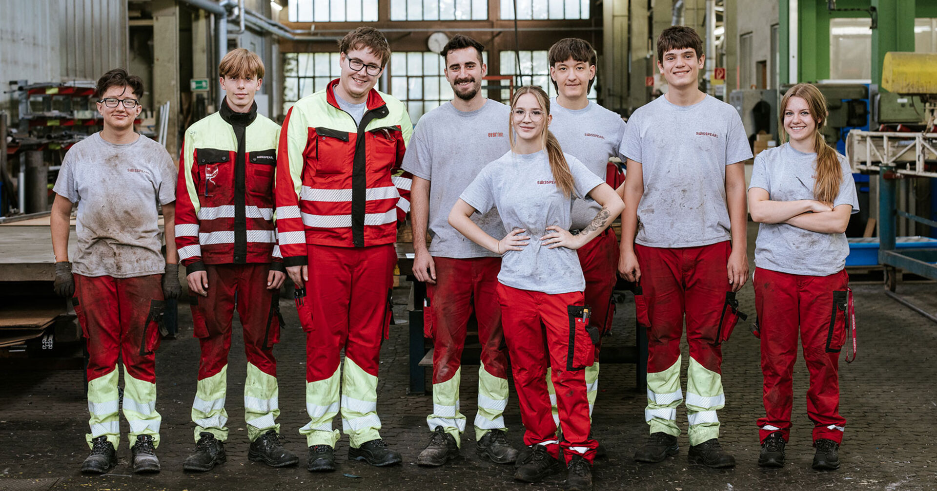 Gruppe von Lehrlingen posieren für ein Foto | Credit: Swisspearl