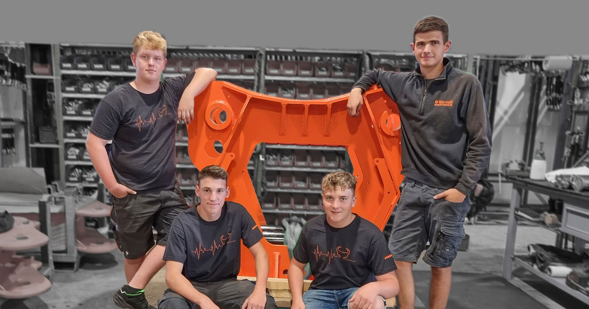 Gruppe von Lehrlingen posiert für ein Gruppenfoto | Credit: WESTTECH Maschinenbau