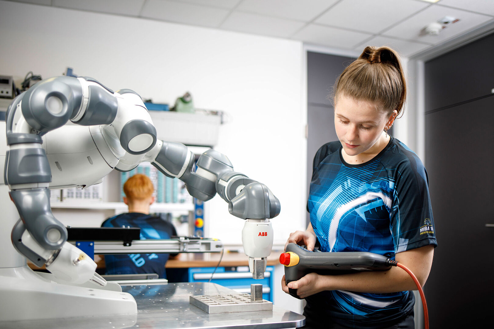 Lehrling bei Miba | Credit: Miba