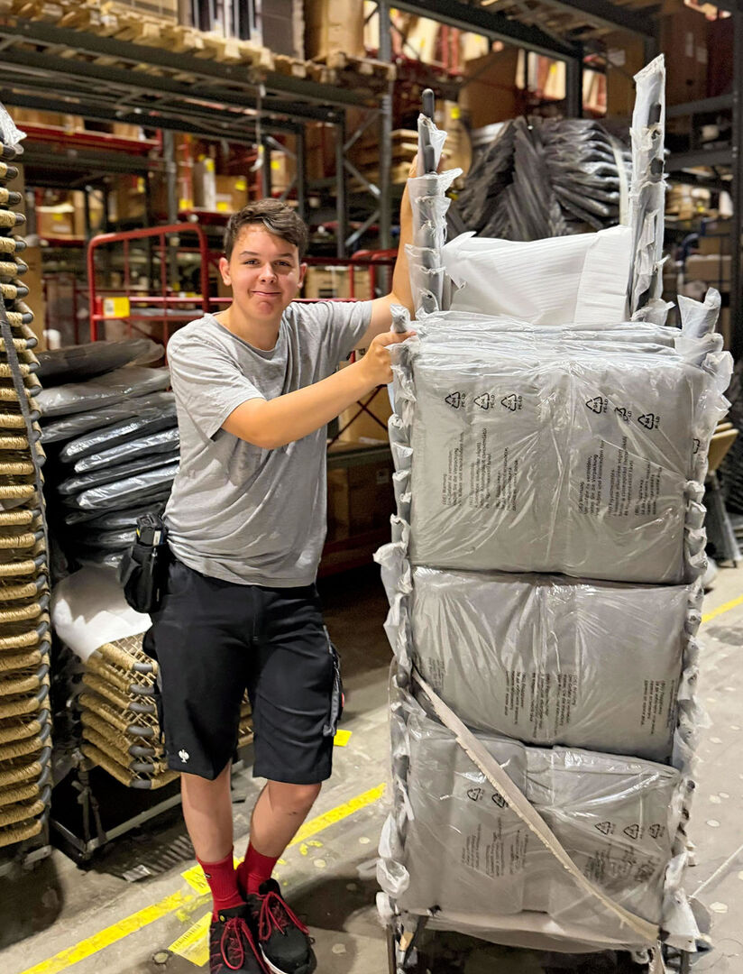 Lehrling bei Möbelix | Credit: NETZWERK