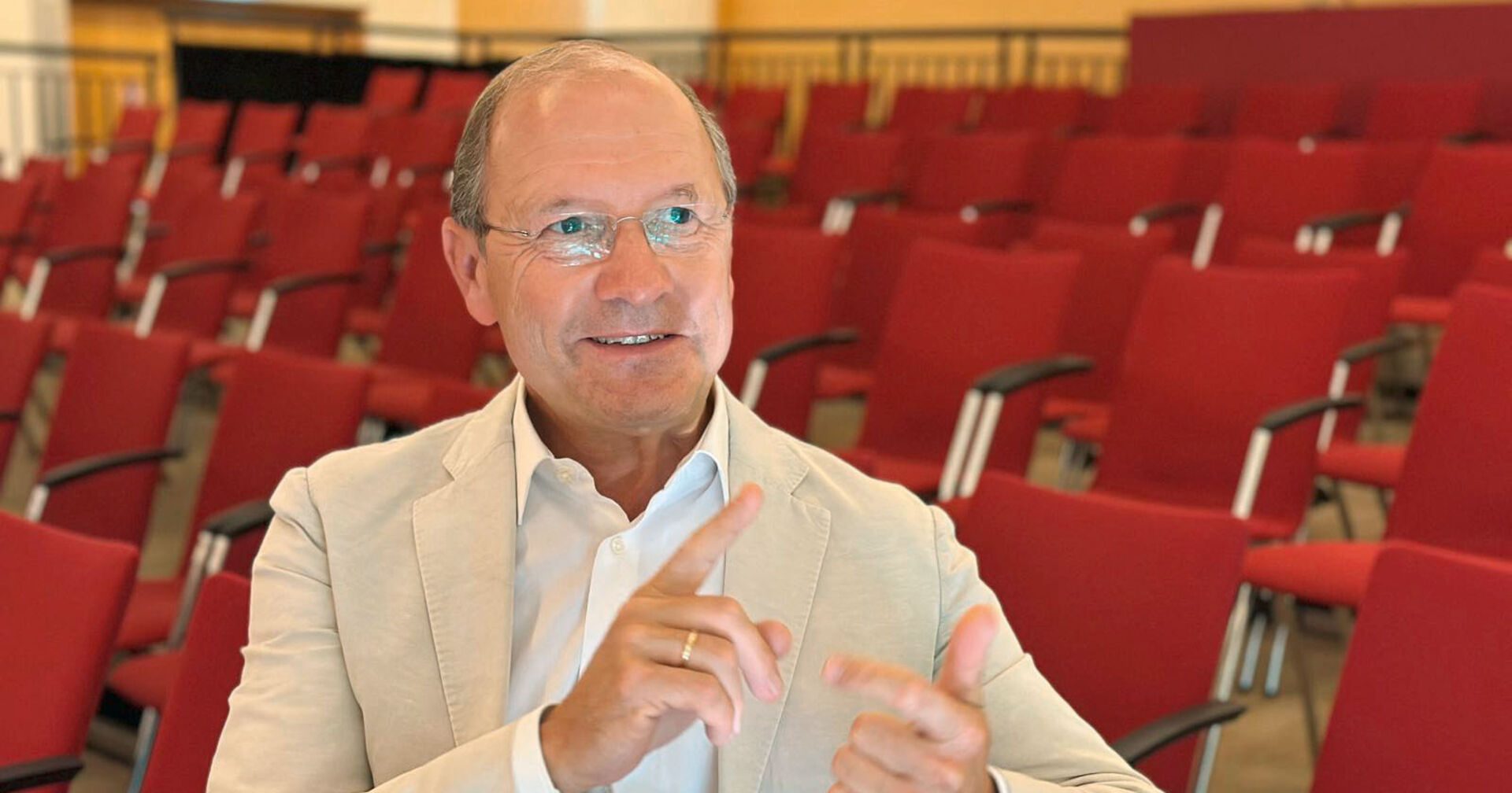 Kömodie Graz-Chef Urs Harnik im Rahmen eines Interviews