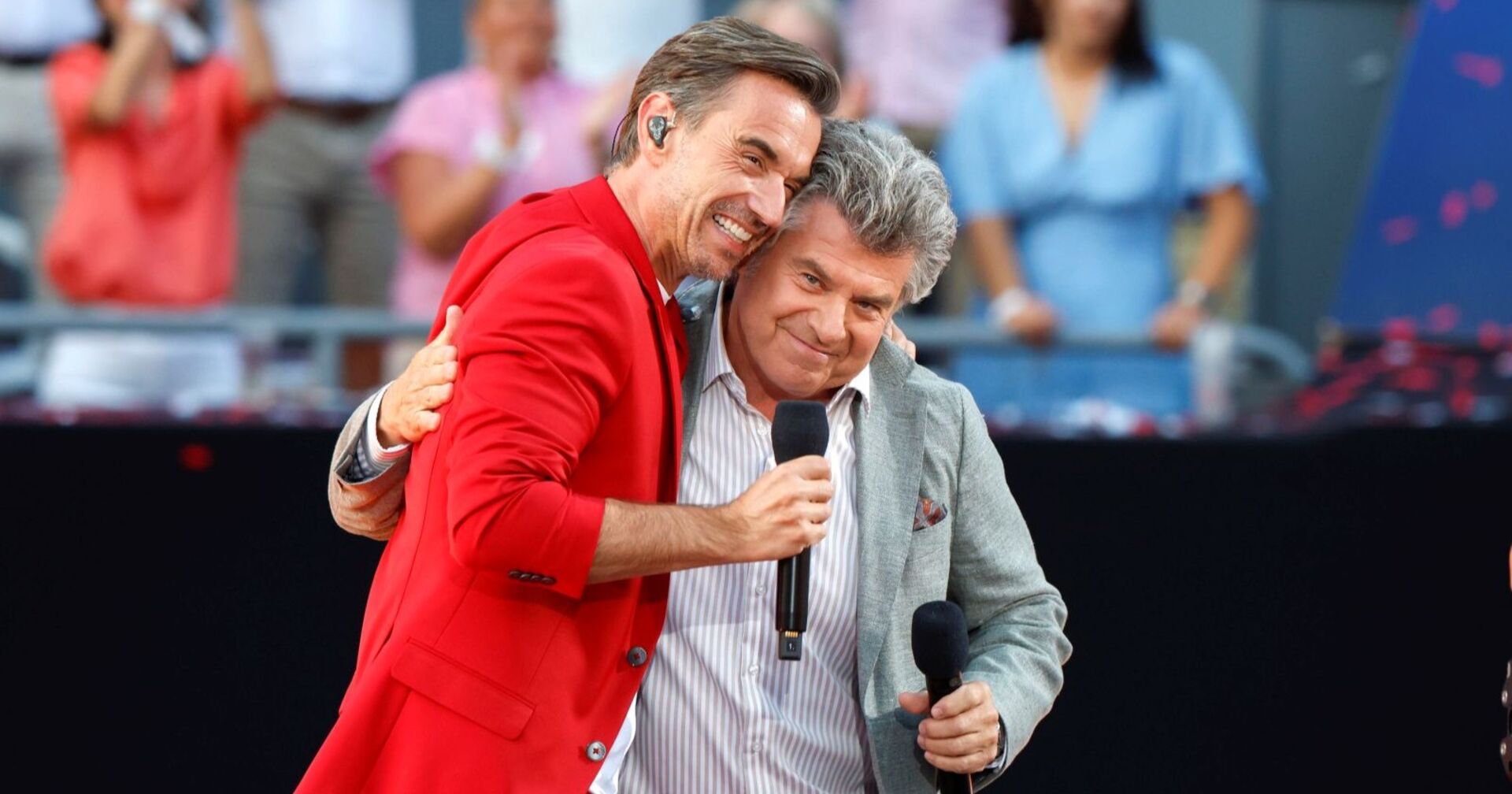 Florian Silbereisen und Andy Borg zusammen auf der Bühne.