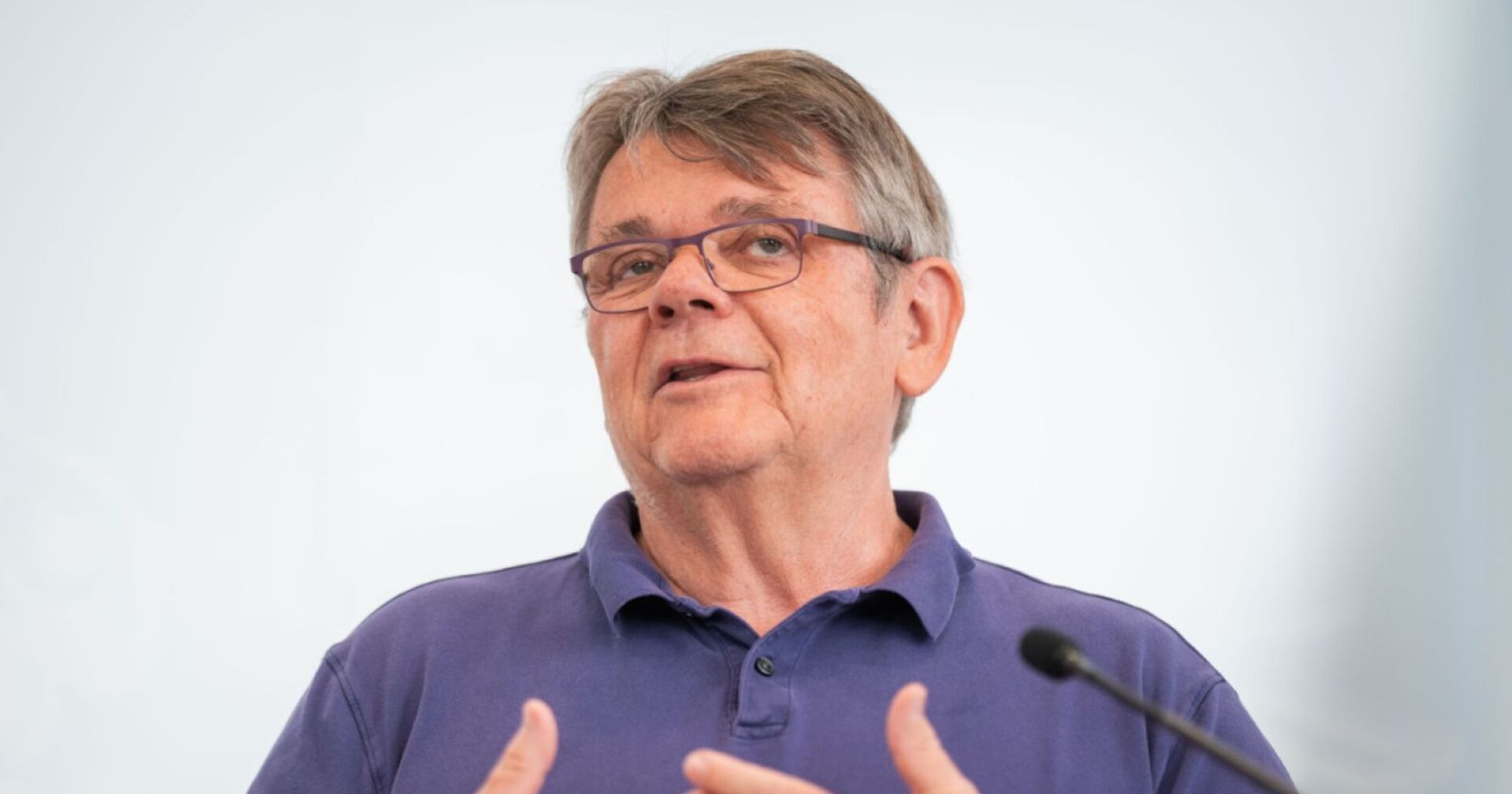 Wolfgang Katzian bei einer Pressekonferenz, im Gespräch über Pensionen und Beamtengehälter.