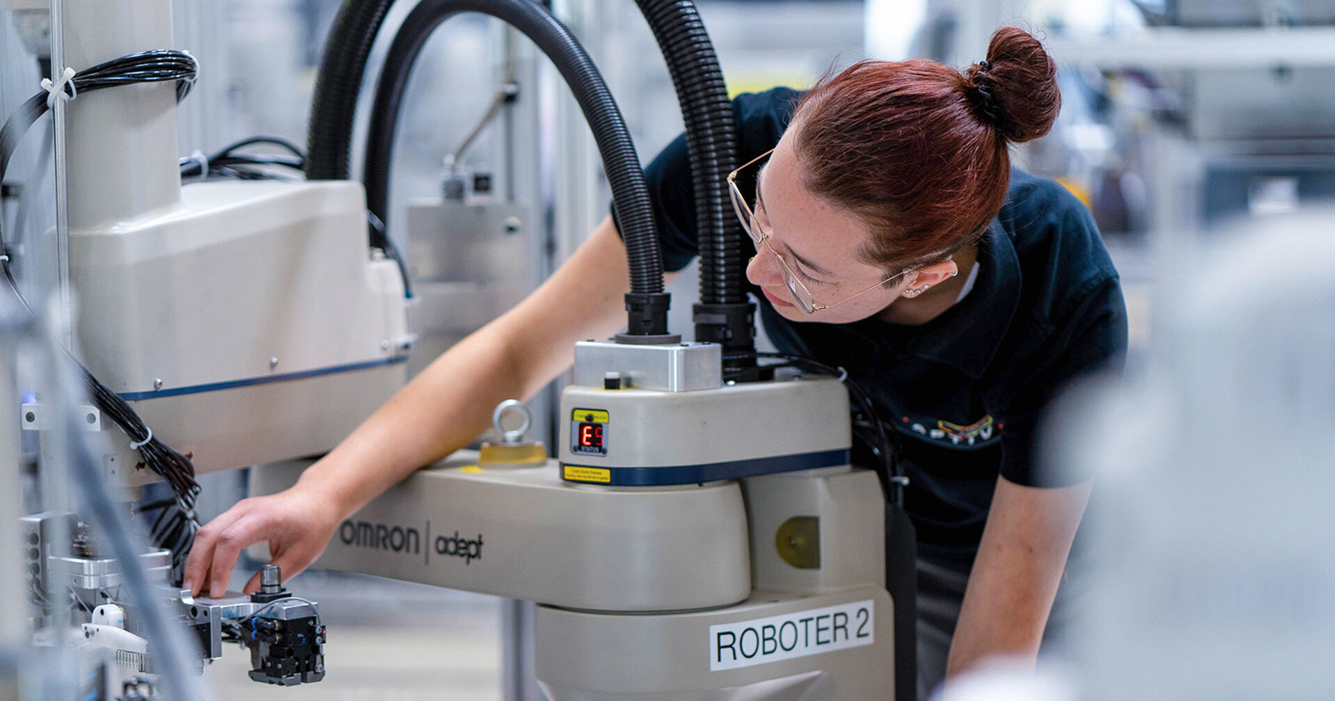 Lehrling bei der Arbeit | Credit: APTIV