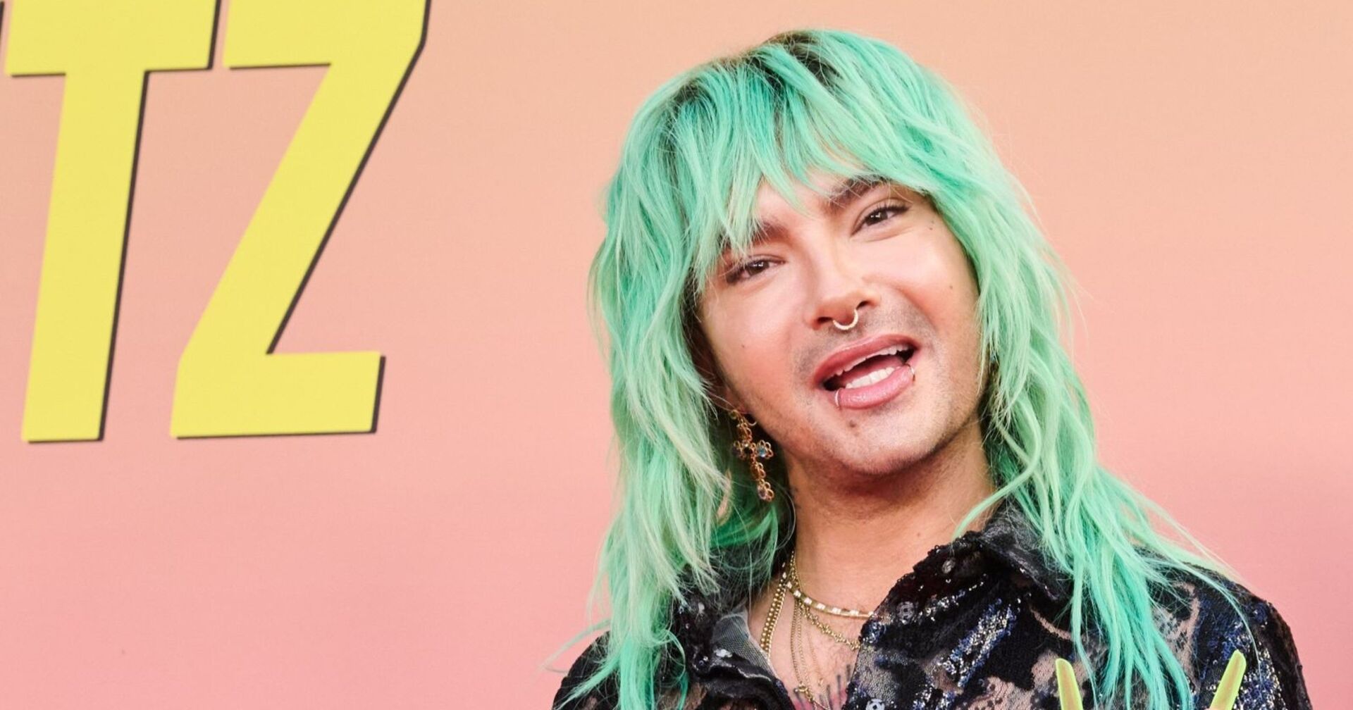 Bill Kaulitz mit grünen Haaren