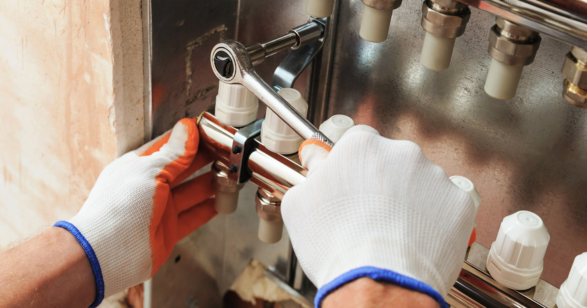 Installateur bei Bönisch | Credit: iStock.com/yunava1