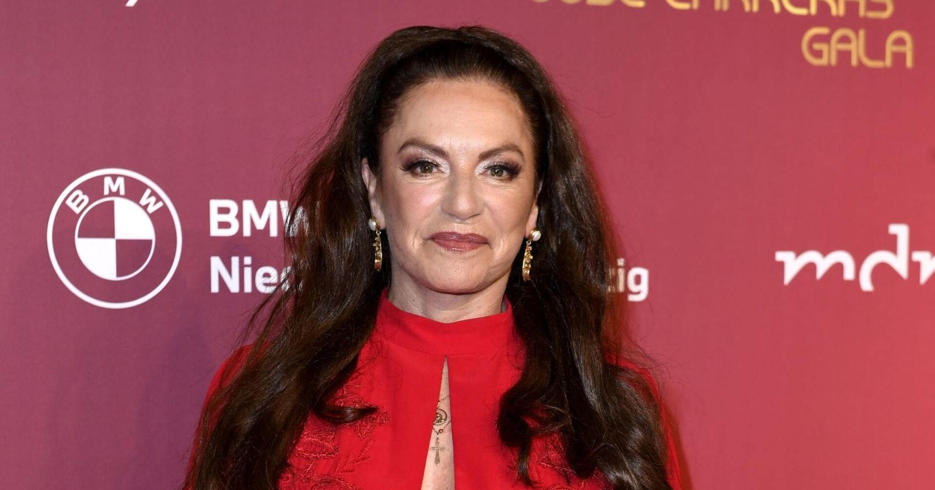 Christine Neubauer mit rotem Kleid