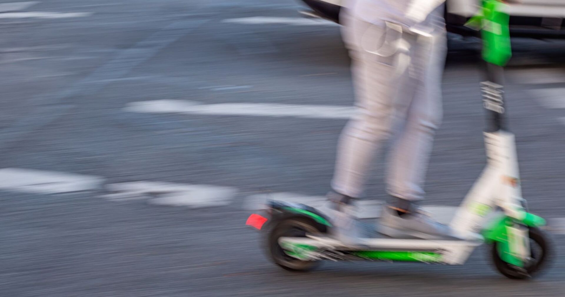 Das KFV fordert eine Helmpflicht für E-Bikes, E-Scooter und E-Mopeds in Österreich.