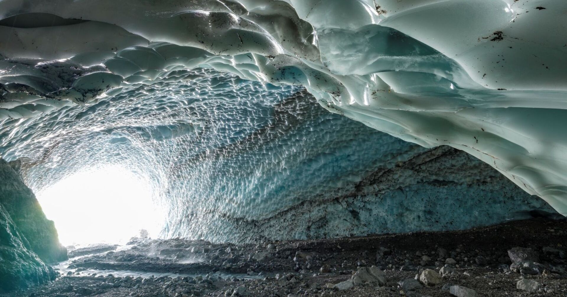 Eiskapelle mit Schmelzwasserbach, Eisfeld am Fuß der Watzmann-Ostwand, Nationalpark Berchtesgaden, Watzmann, Schönau am Königssee, Oberbayern, Bayern, Deutschland, Europa