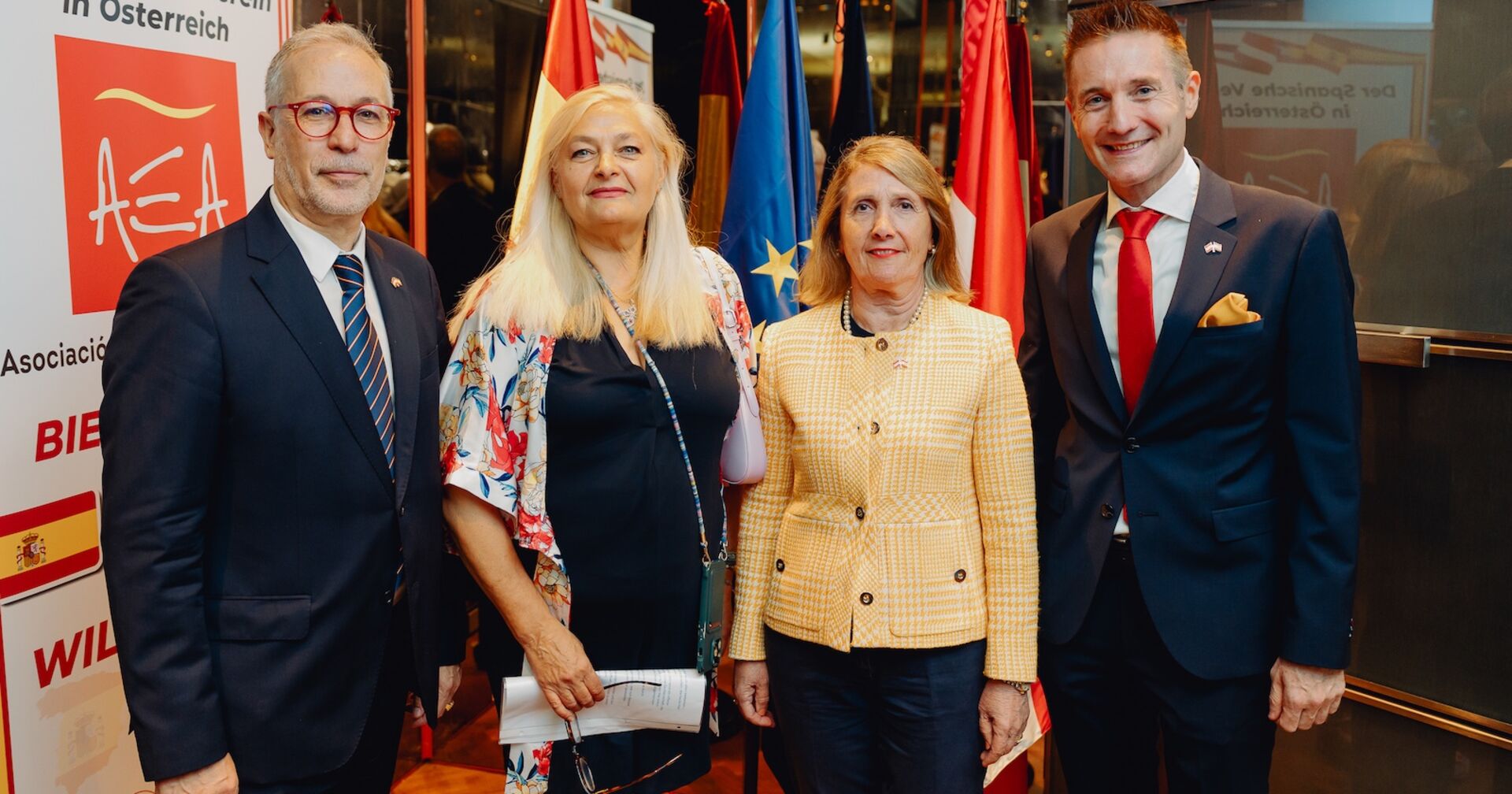 Vertreter des spanischen Vereins in Wien mit dem neuen Ehrenpräsidenten im Hotel Le Méridien