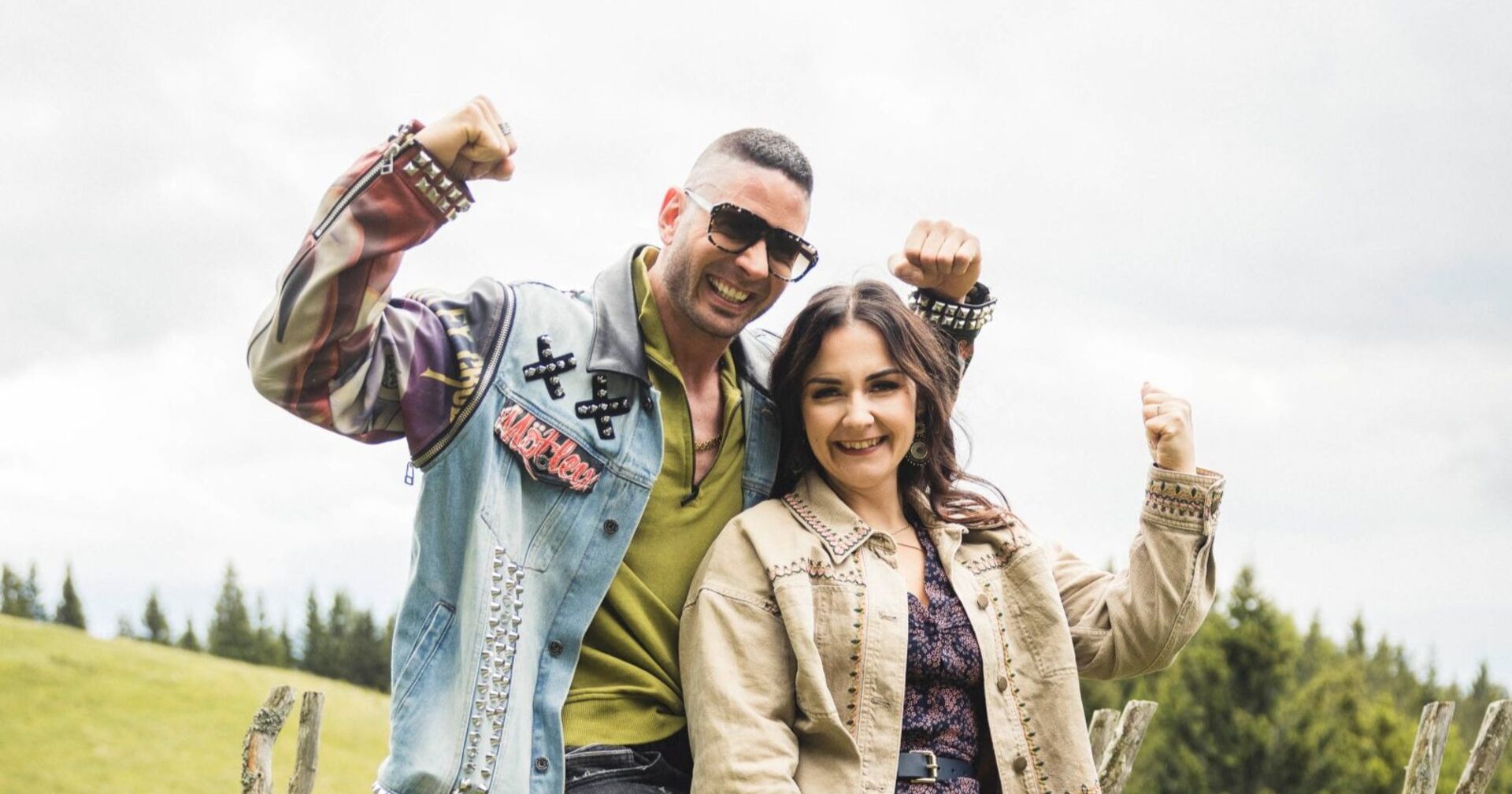 Skandal-Bauer Lukas mit seiner Sandra auf der Wiese