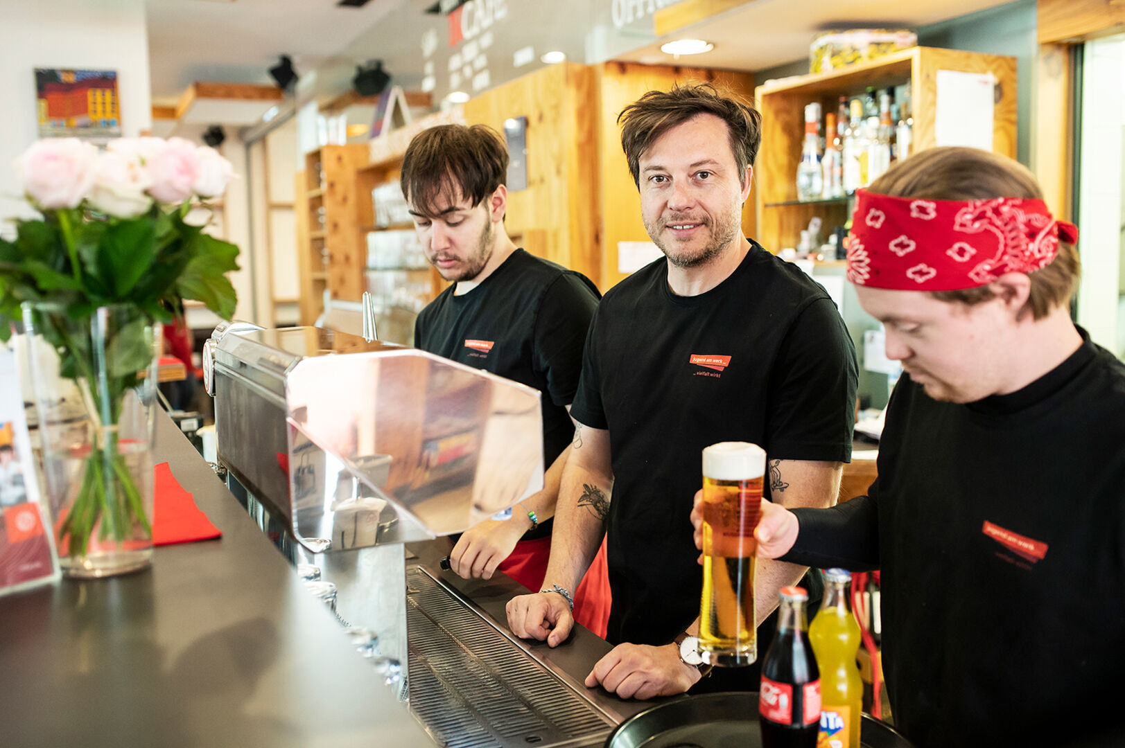 Mitarbeiter vom incafé | Credit: Jugend am Werk Steiermark/ Miriam Raneburger