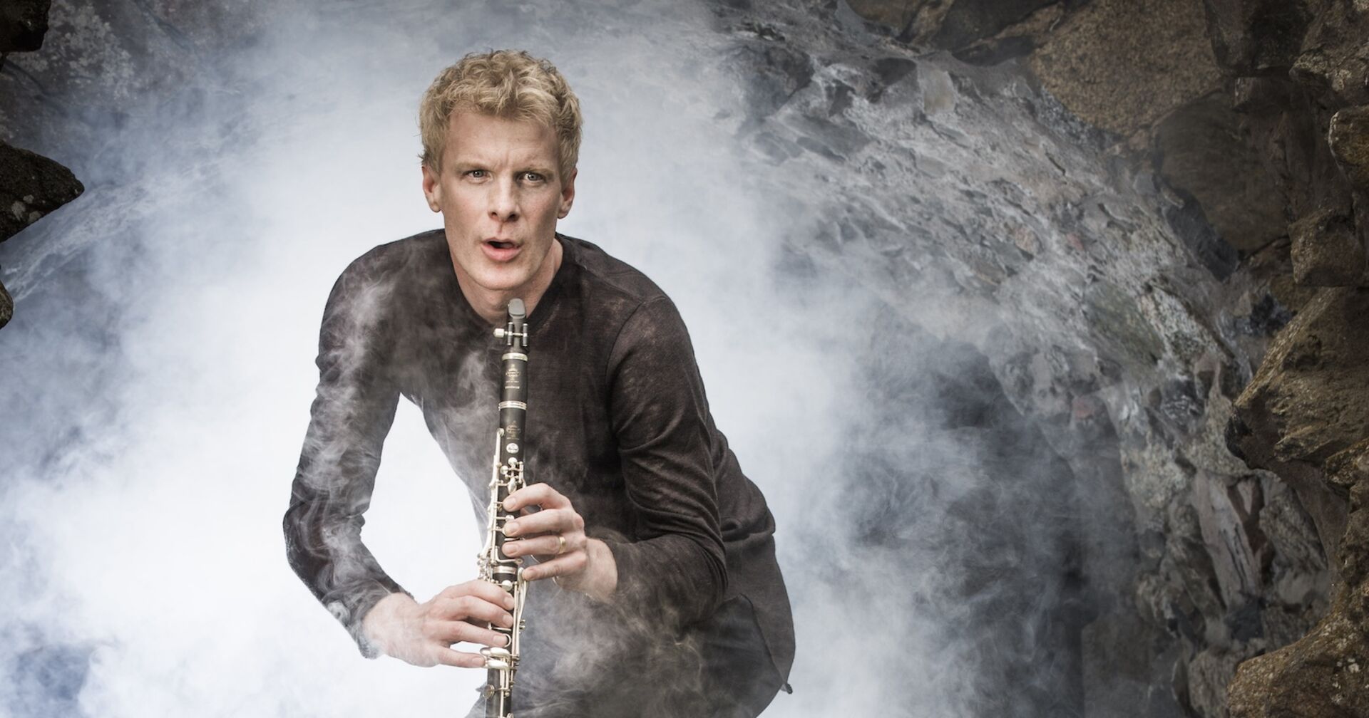 Ein Musiker mit einer Klarinette.