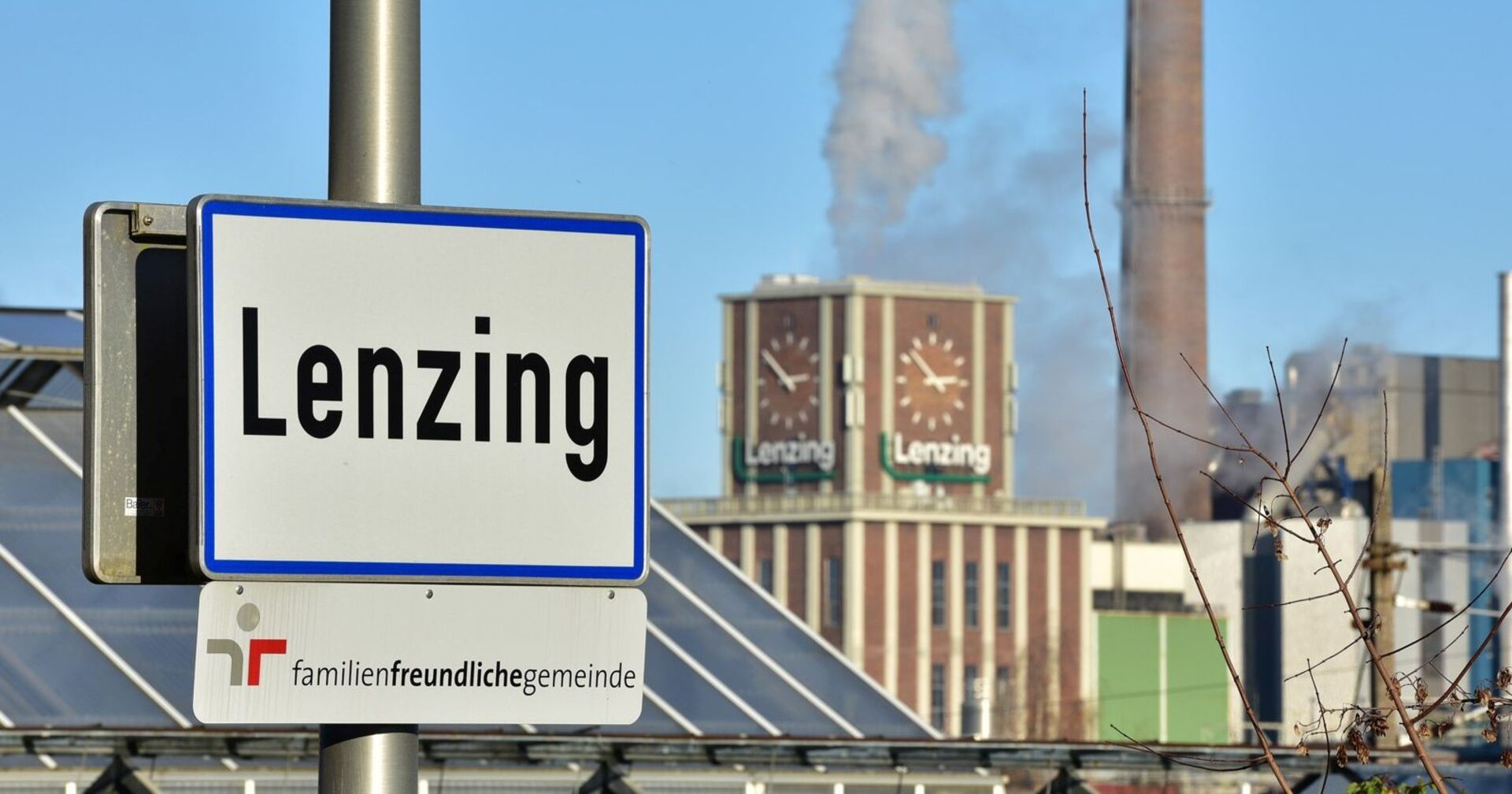 Blick auf das Werk der Lenzing AG, einem weltweit tätigen Unternehmen für Faserproduktion, in Lenzing, Oberösterreich