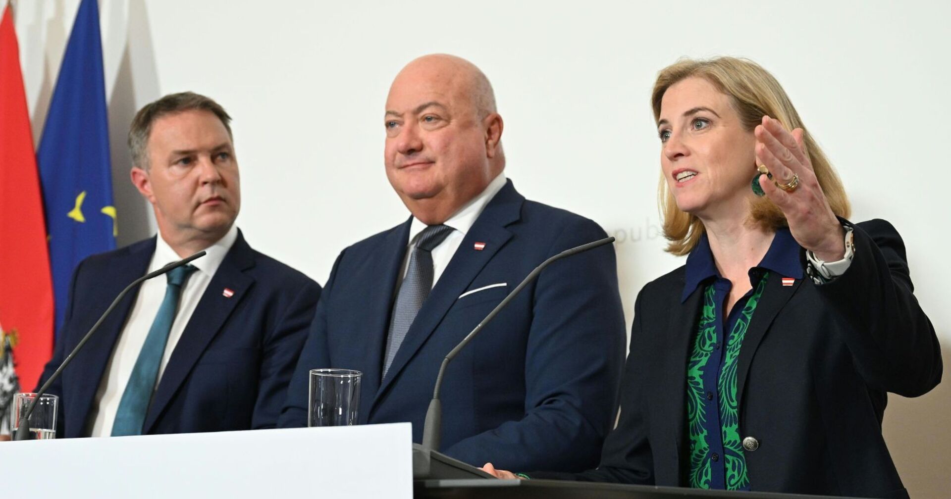 Vizekanzler Andreas Babler (SPÖ), Bundeskanzler Christian Stocker (ÖVP) und Außenministerin Beate Meinl-Reisinger (NEOS) am Mittwoch, 3. September 2025, anl. einer Sitzung des Ministerrats im Rahmen der Klausur der Bundesregierung im Bundeskanzleramt in Wien