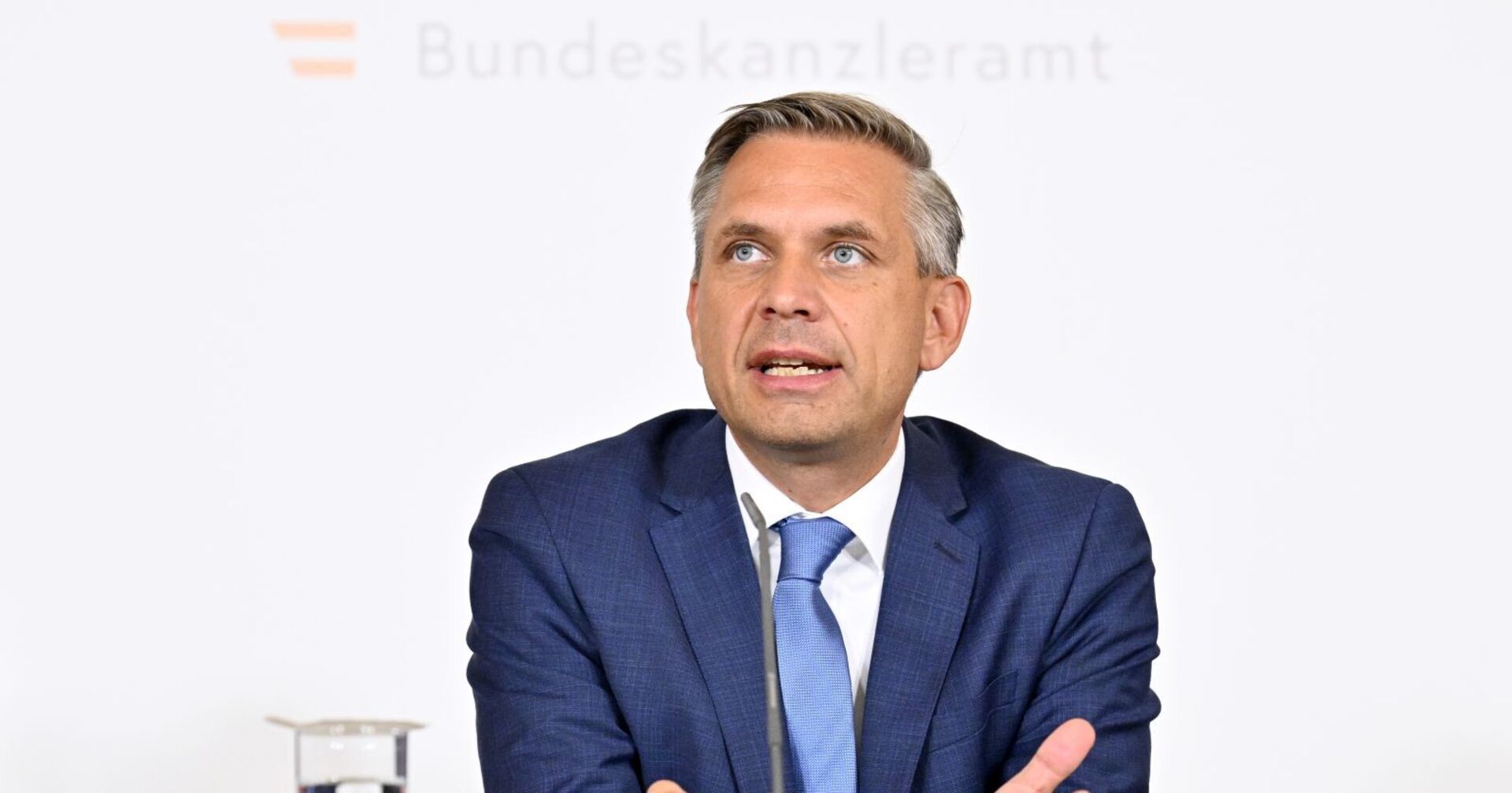 Wolfgang Hattmannsdorfer bei einer Pressekonferenz im Bundeskanzleram