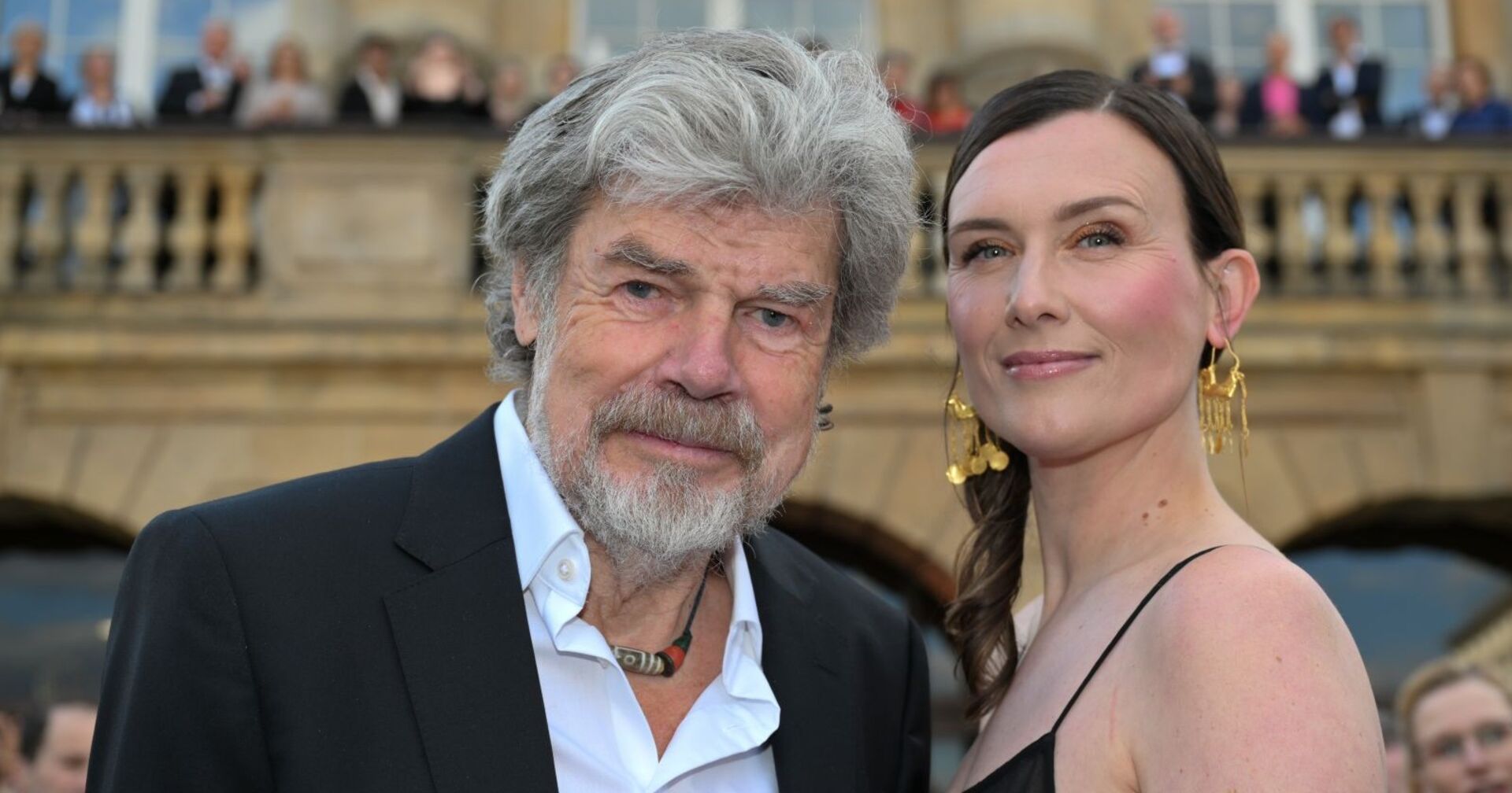 Reinhold Messner und Diane Messner posieren zusammen