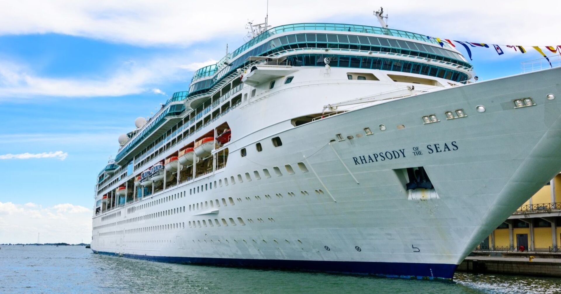 Rhapsody of the Seas-Kreuzfahrtschiff im Hafen von Venedig