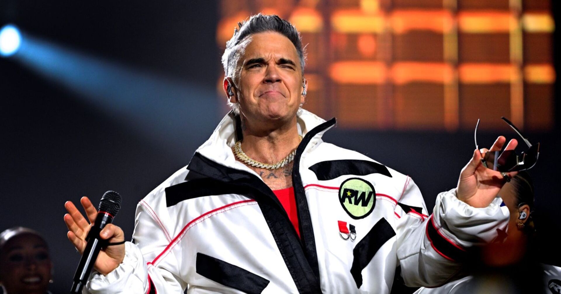 Robbie Williams während eines Konzerts in Prag