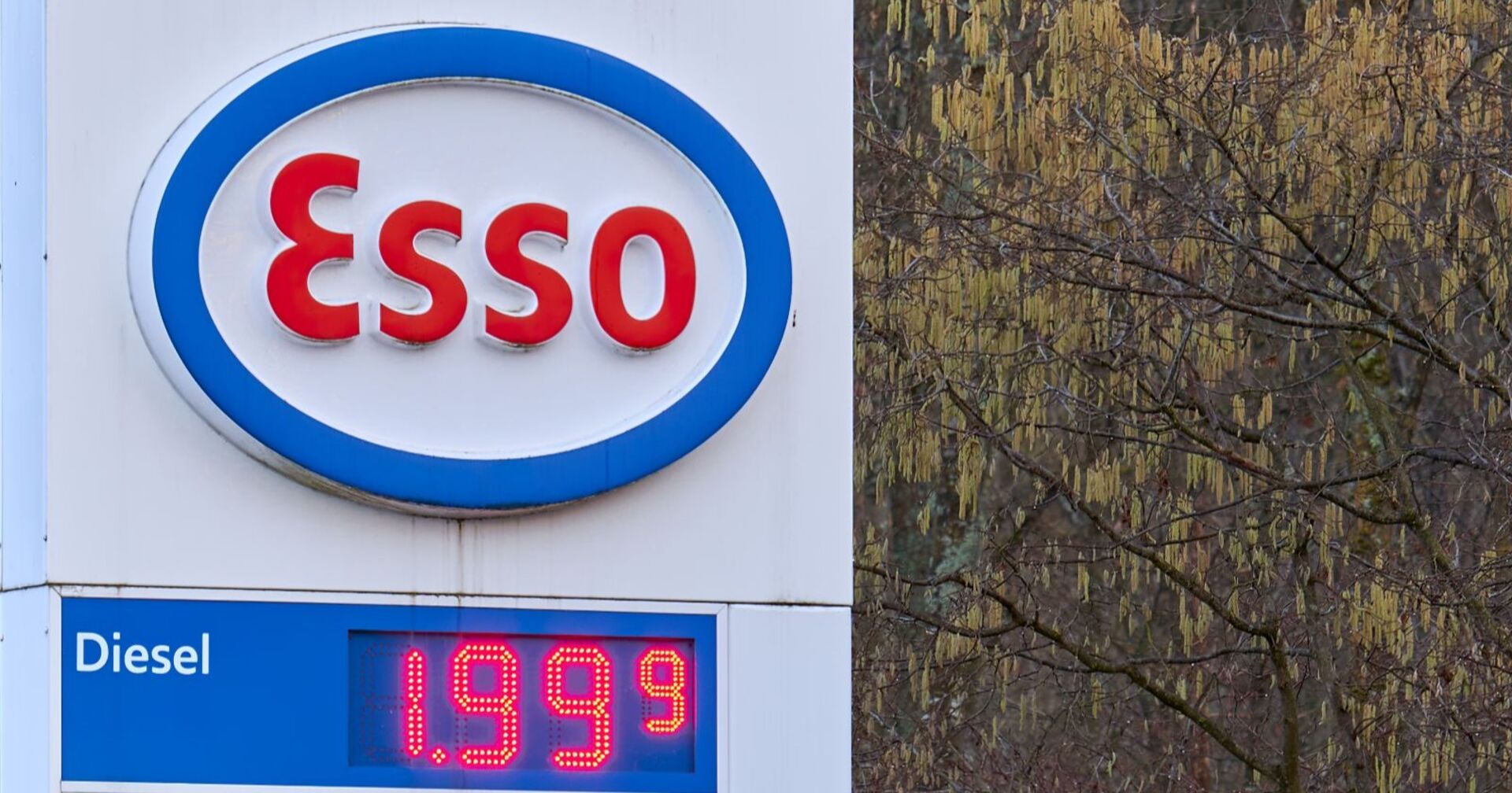 Bild einer Preistafel einer deutschen Esso Tankstelle, welche ausgesprochen hohe Tankpreise zeigt