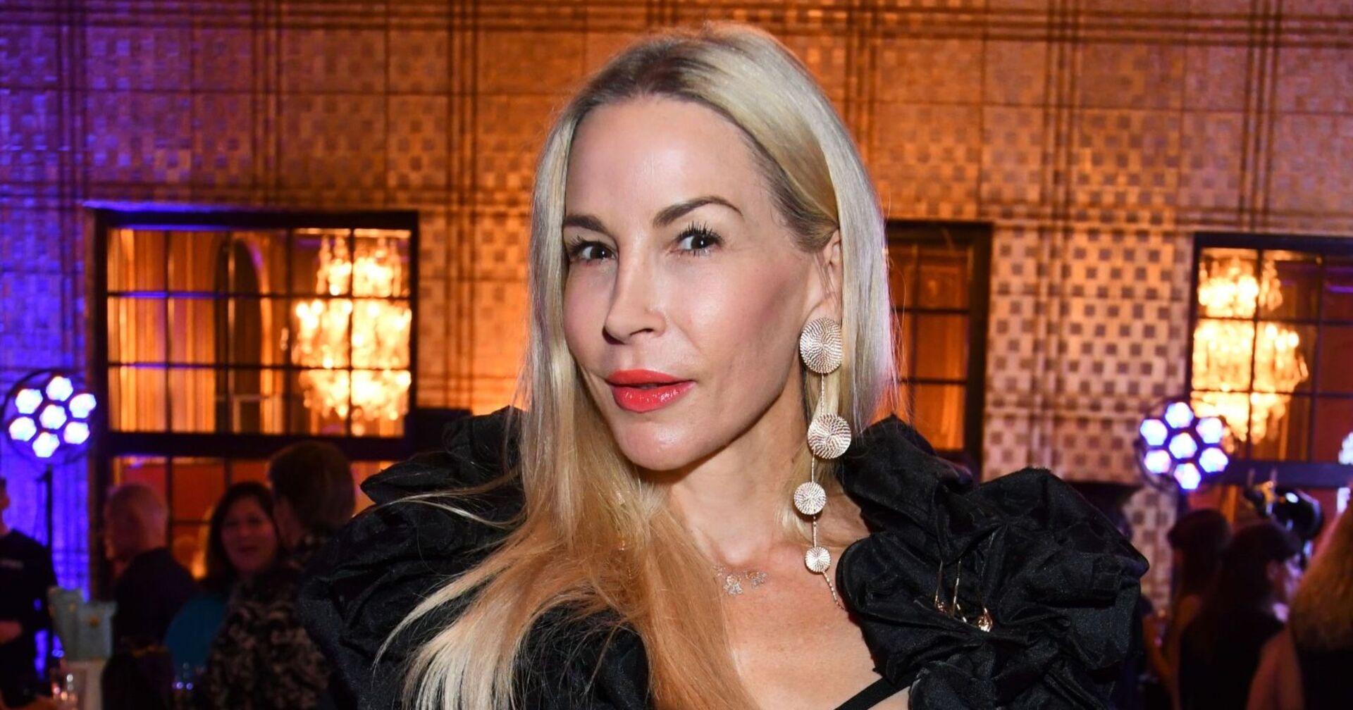 Michelle Monballijn mit rotem Lippenstift