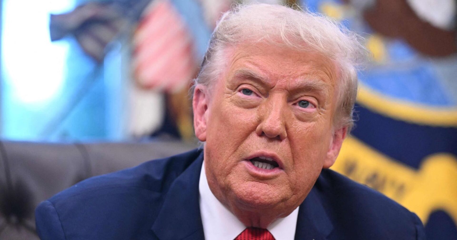 Donald Trump spricht im Weißen Haus über neue US-Zölle auf Arzneimittel, Möbel und schwere Lastwagen ab Oktober 2025.