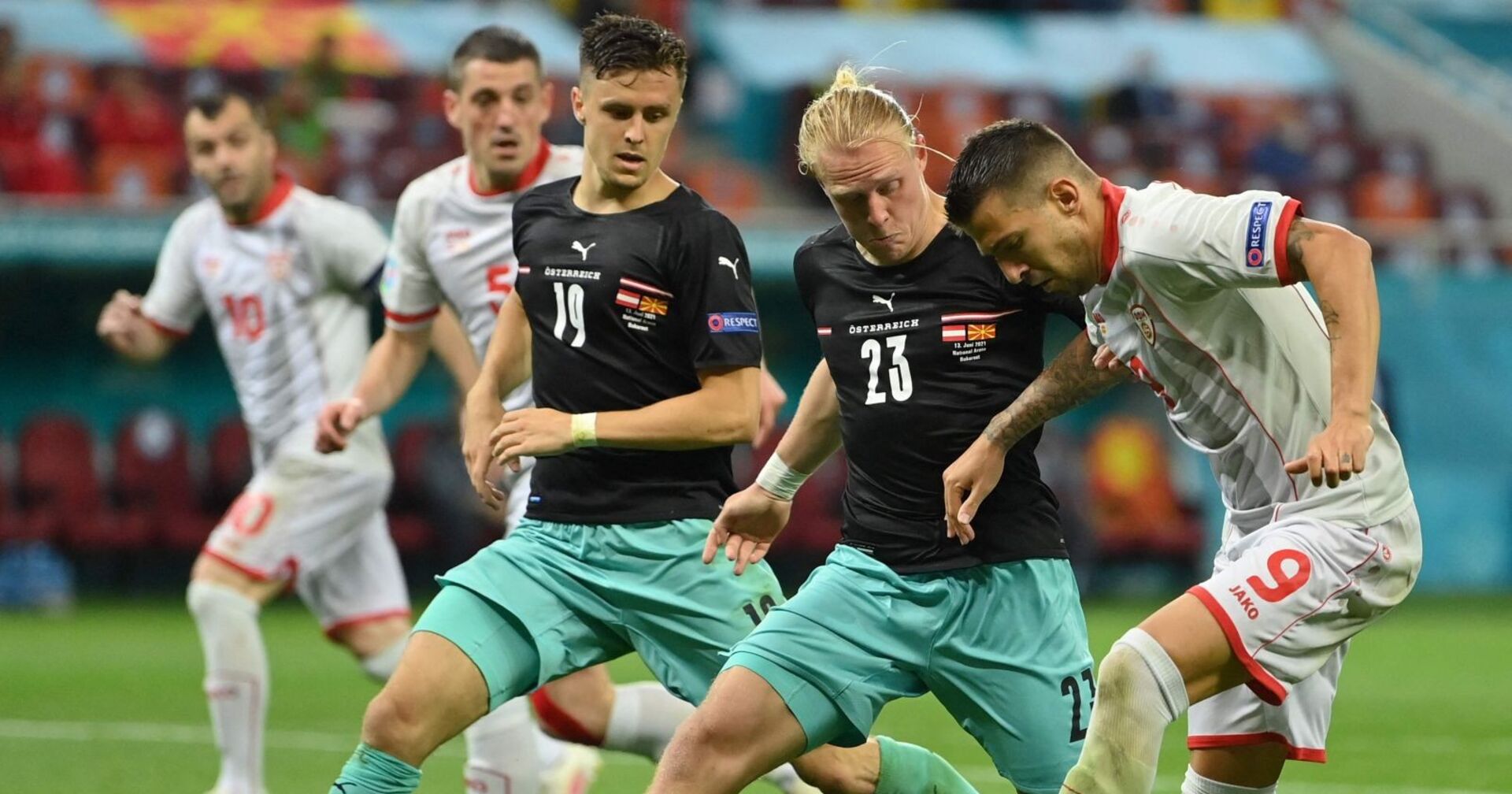 Xaver Schlager reagiert genervt auf Kritik am Spielstil.