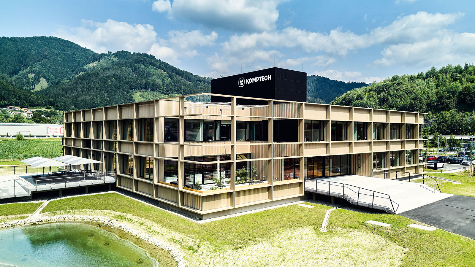 Modernes Firmengebäude von außen | Credit: Komptech/Harald Eisenberger