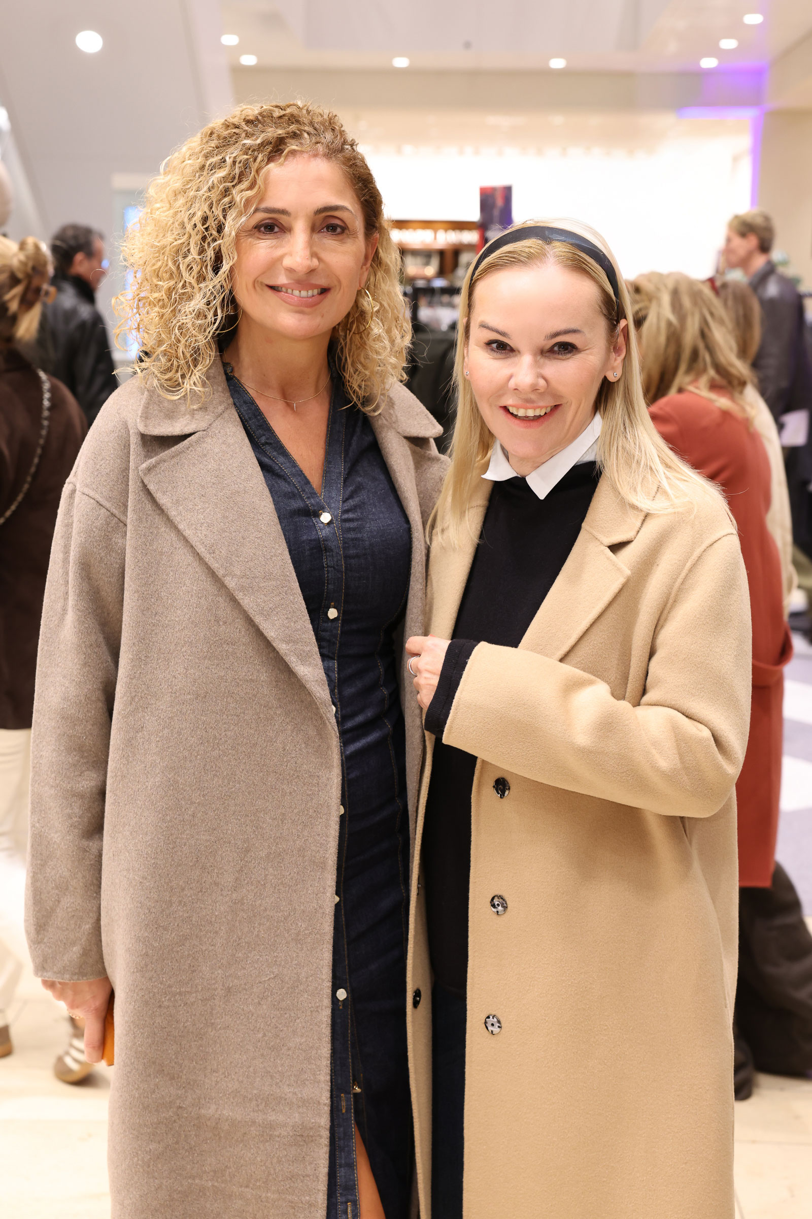 Eser Akbaba und Sylvia Graf | Credit: Peek &amp; Cloppenburg/Katharina Schiffl