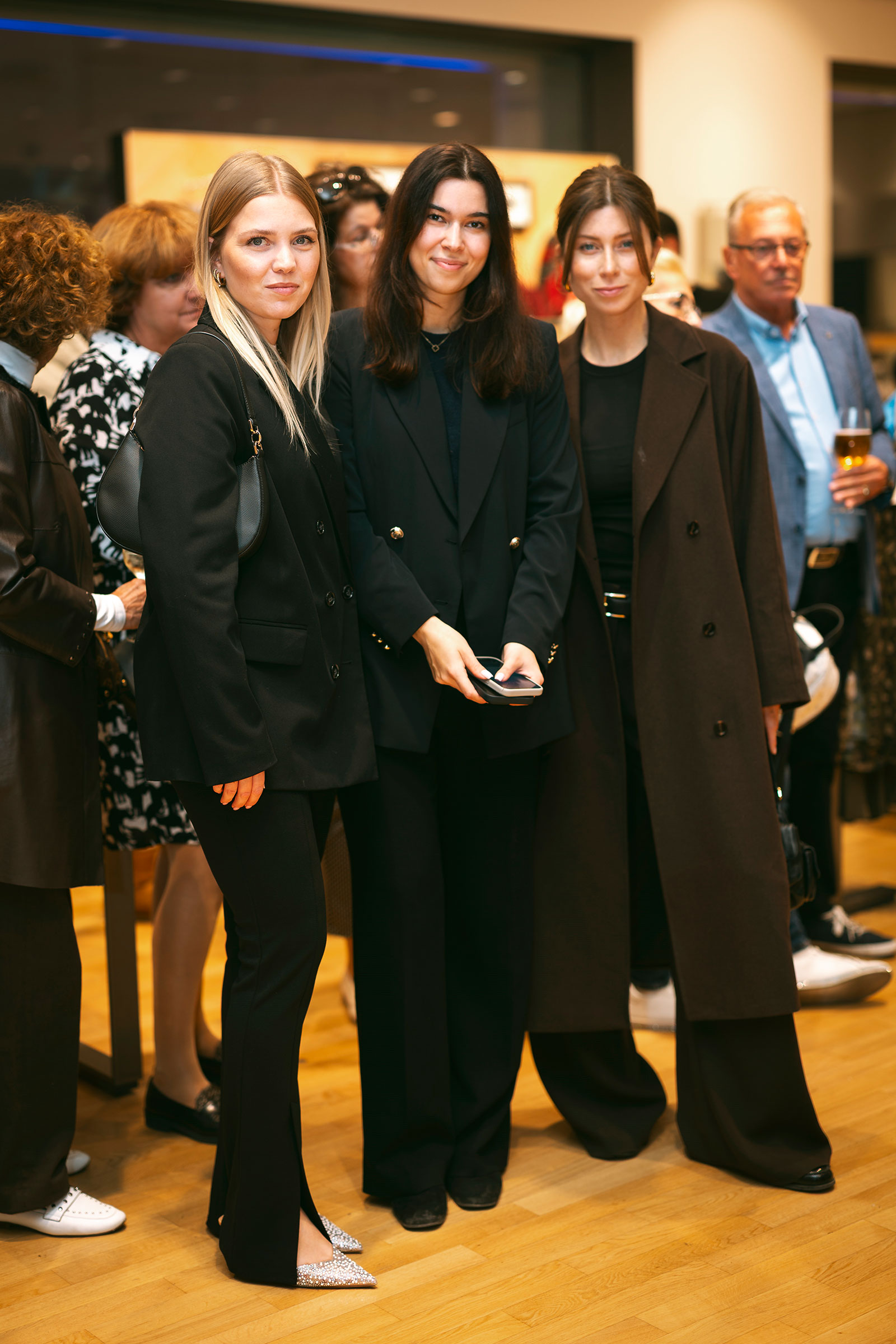 Antonia Kieczka, Jelena Stanojevic und Vicky Heiler | Credit: Peek &amp; Cloppenburg/Katharina Schiffl