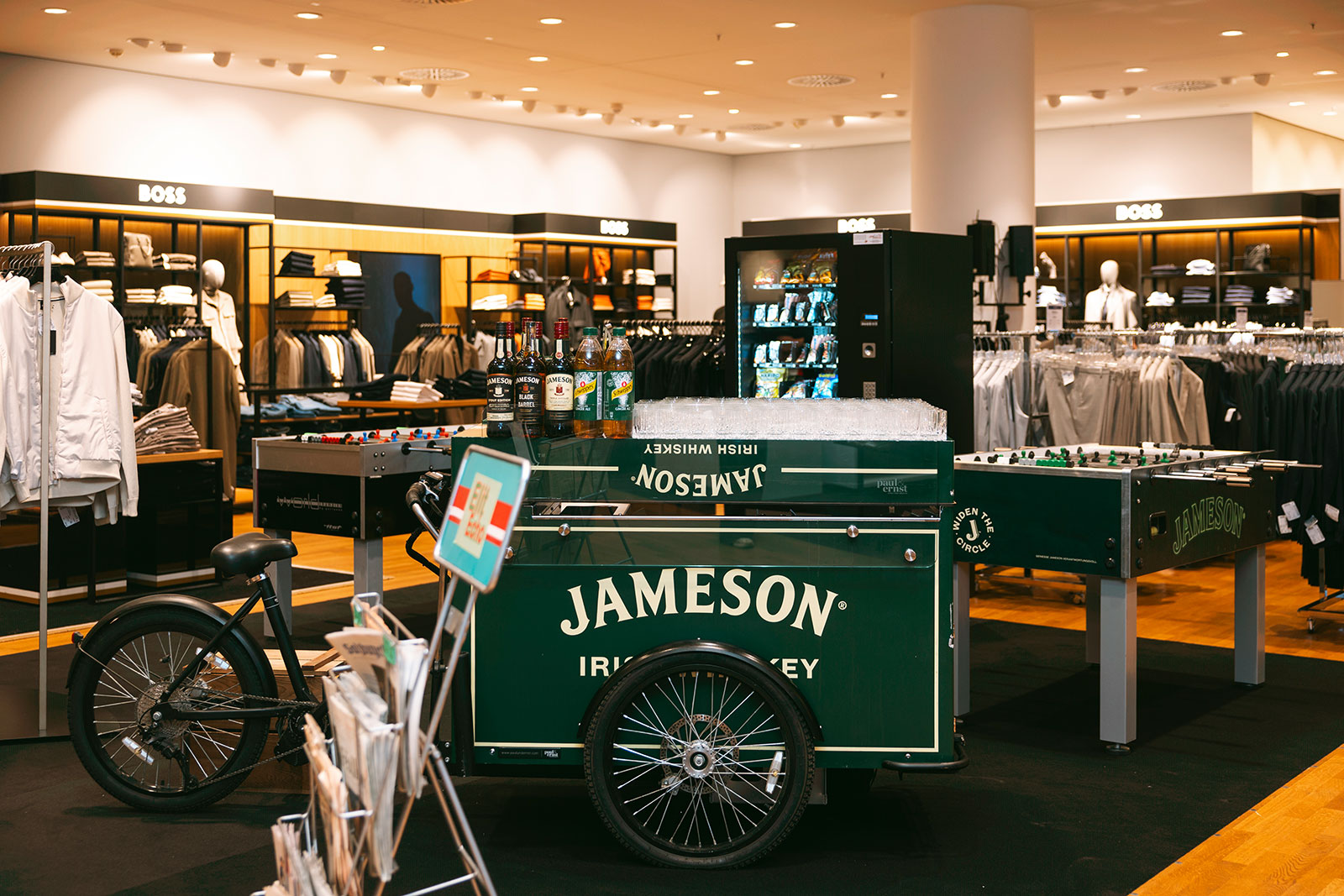 Jameson Whiskey Bike mit Kicker | Credit: Peek &amp; Cloppenburg/Katharina Schiffl