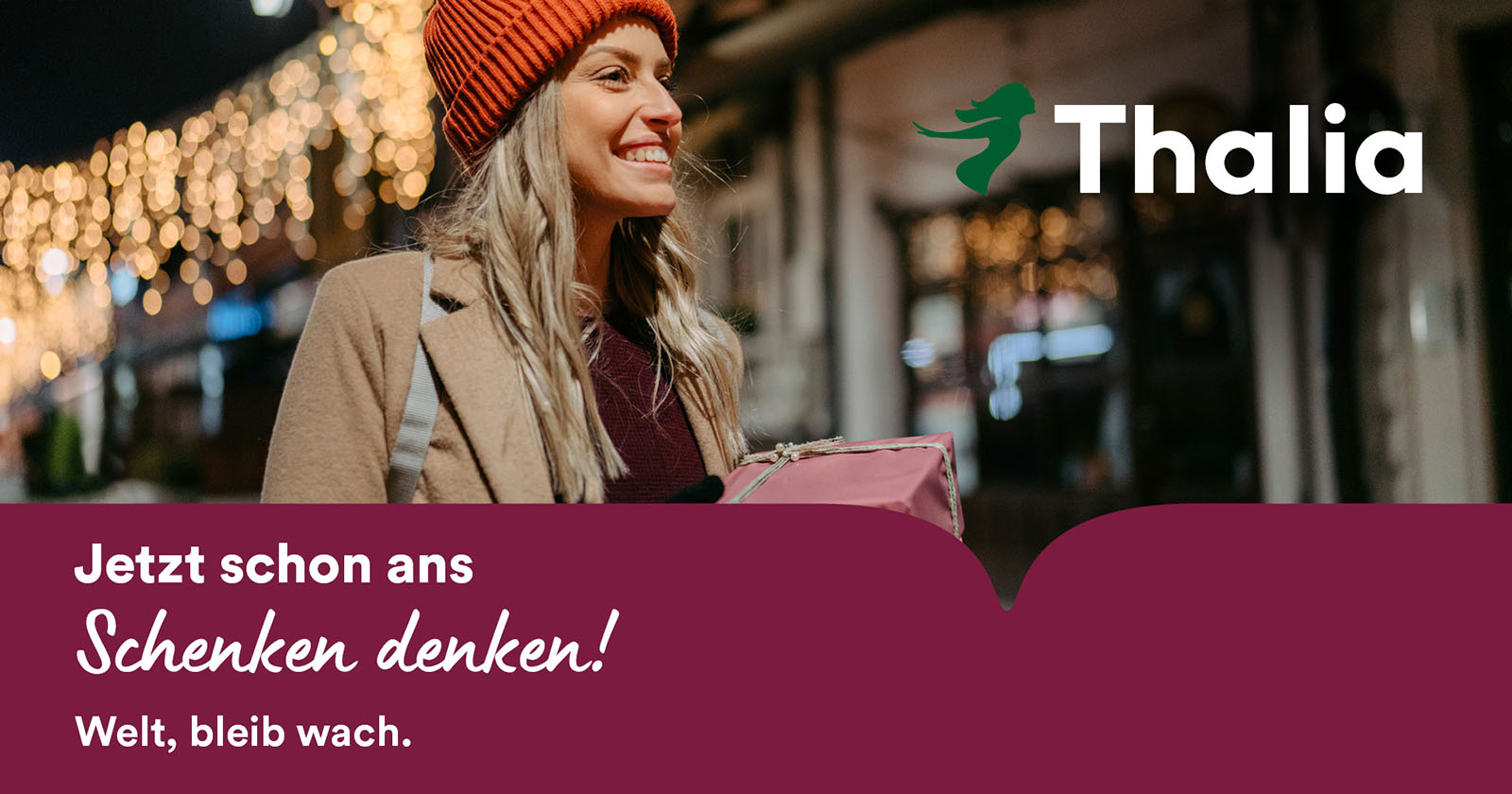 Frau geht Bücher shoppen | Credit: Thalia