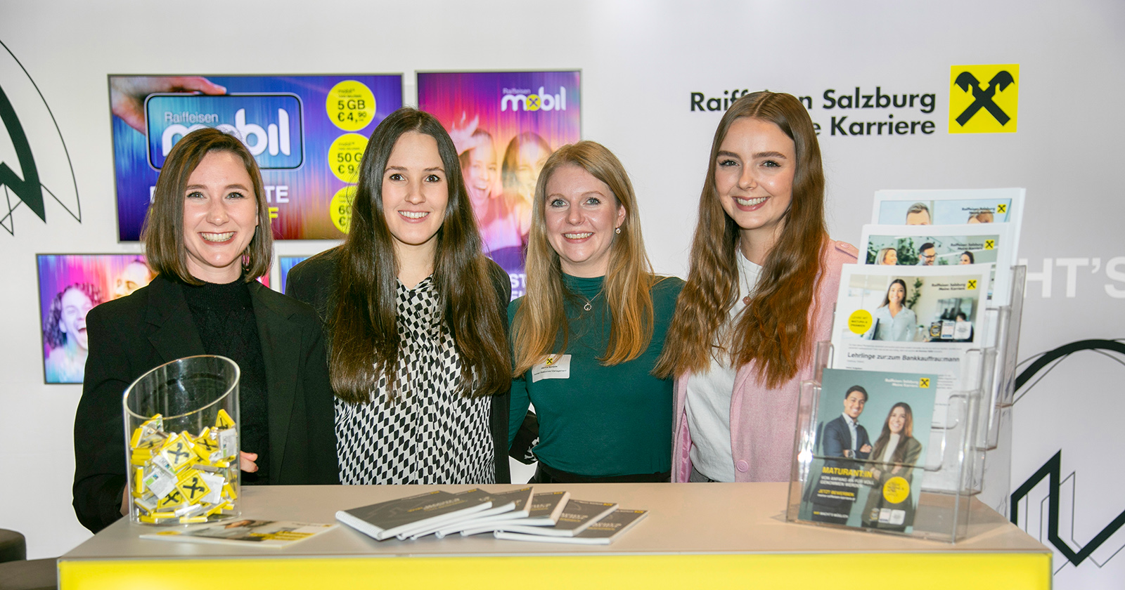 Fünf Lehrlinge bei Raiffeisen Salzburg | Credit: Raiffeisen Salzburg