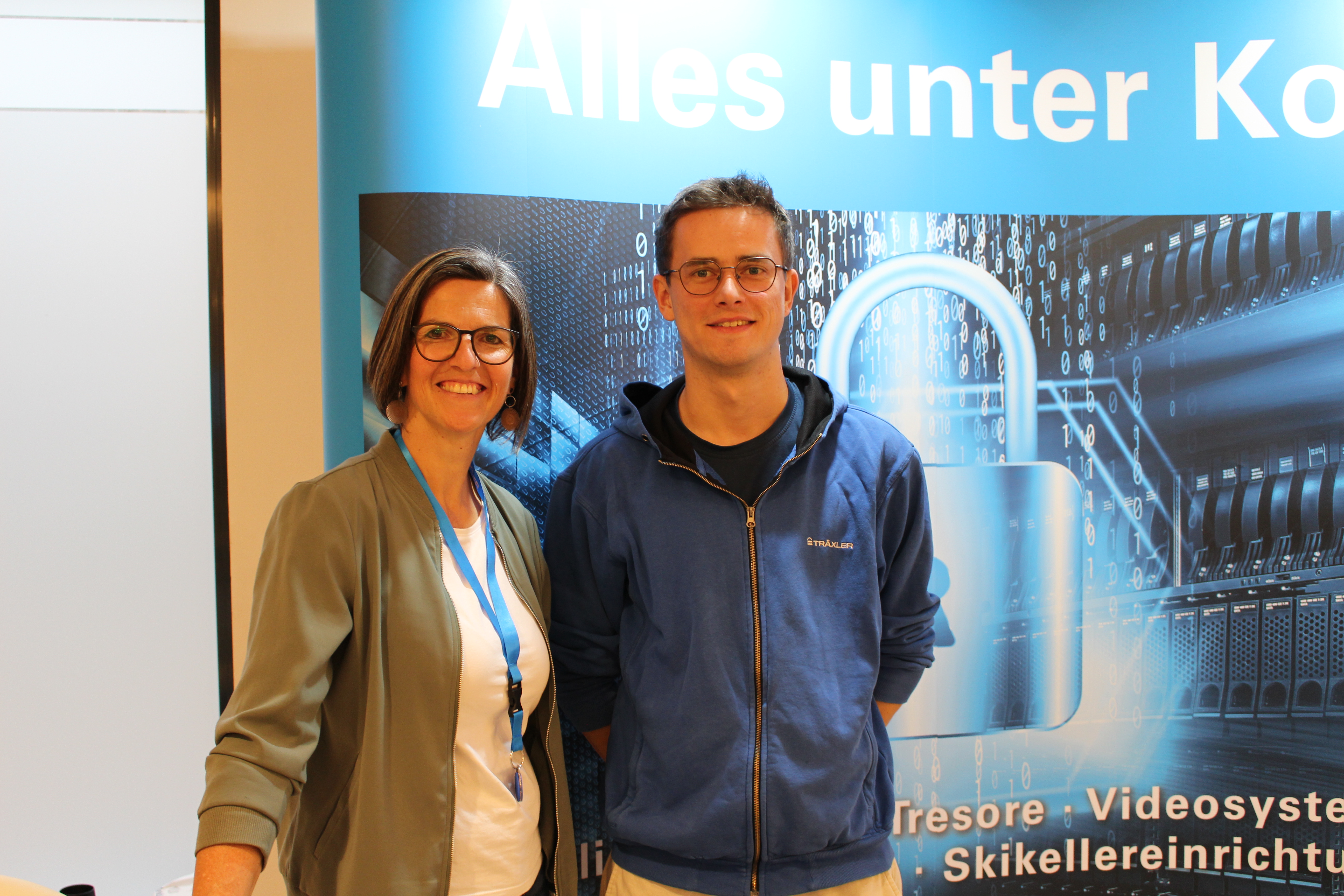 Träxler Sicherheitssysteme, Saalbach: Katrin Wilhelm- stätter und Lukas Höring informierten die Besucher.