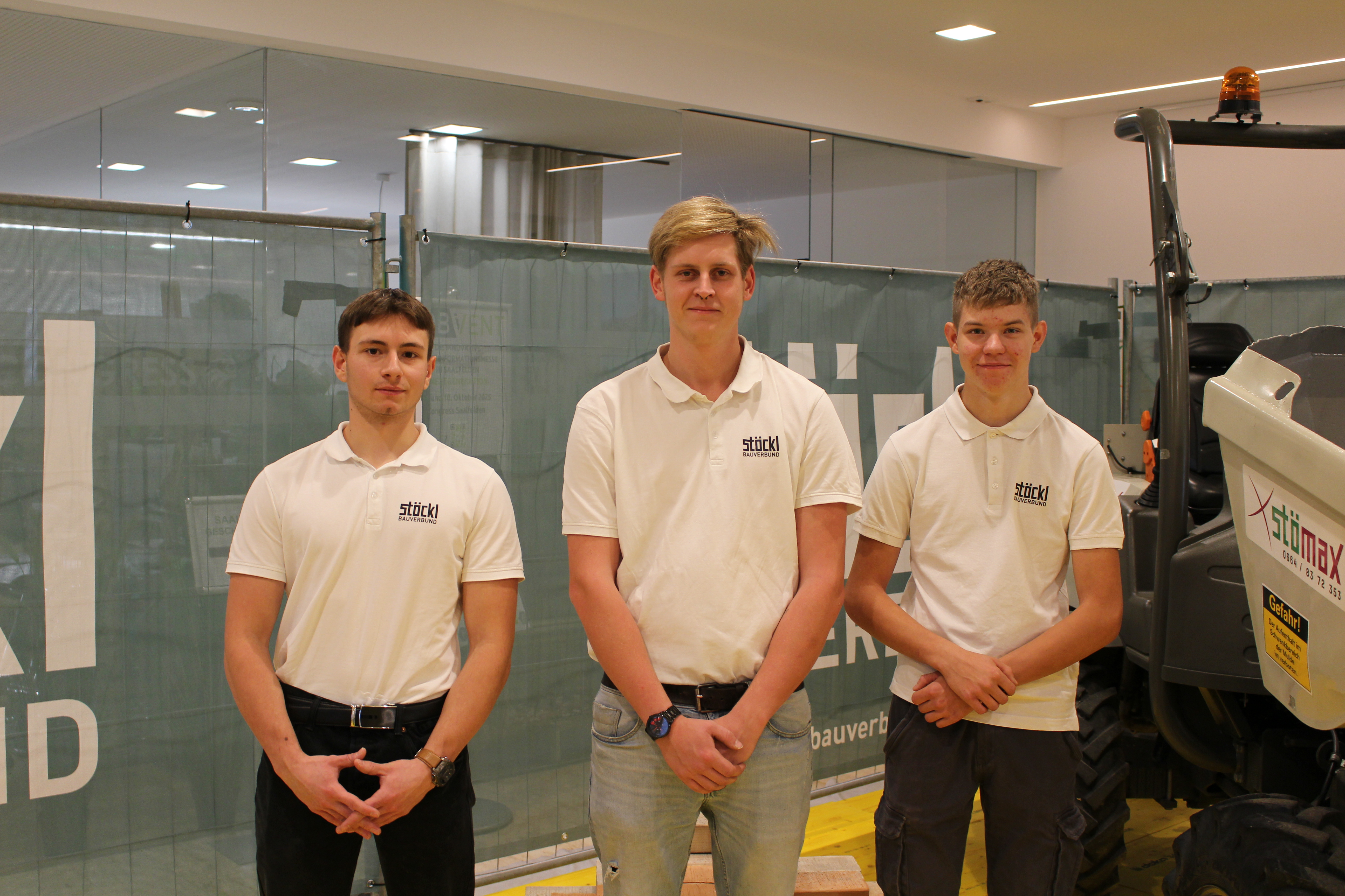 Einblicke in den Berufsalltag gab es bei Stöckl Bauverbund: Leon Gruber, Kilian Schosser und Alexander Ewald (v. li.).