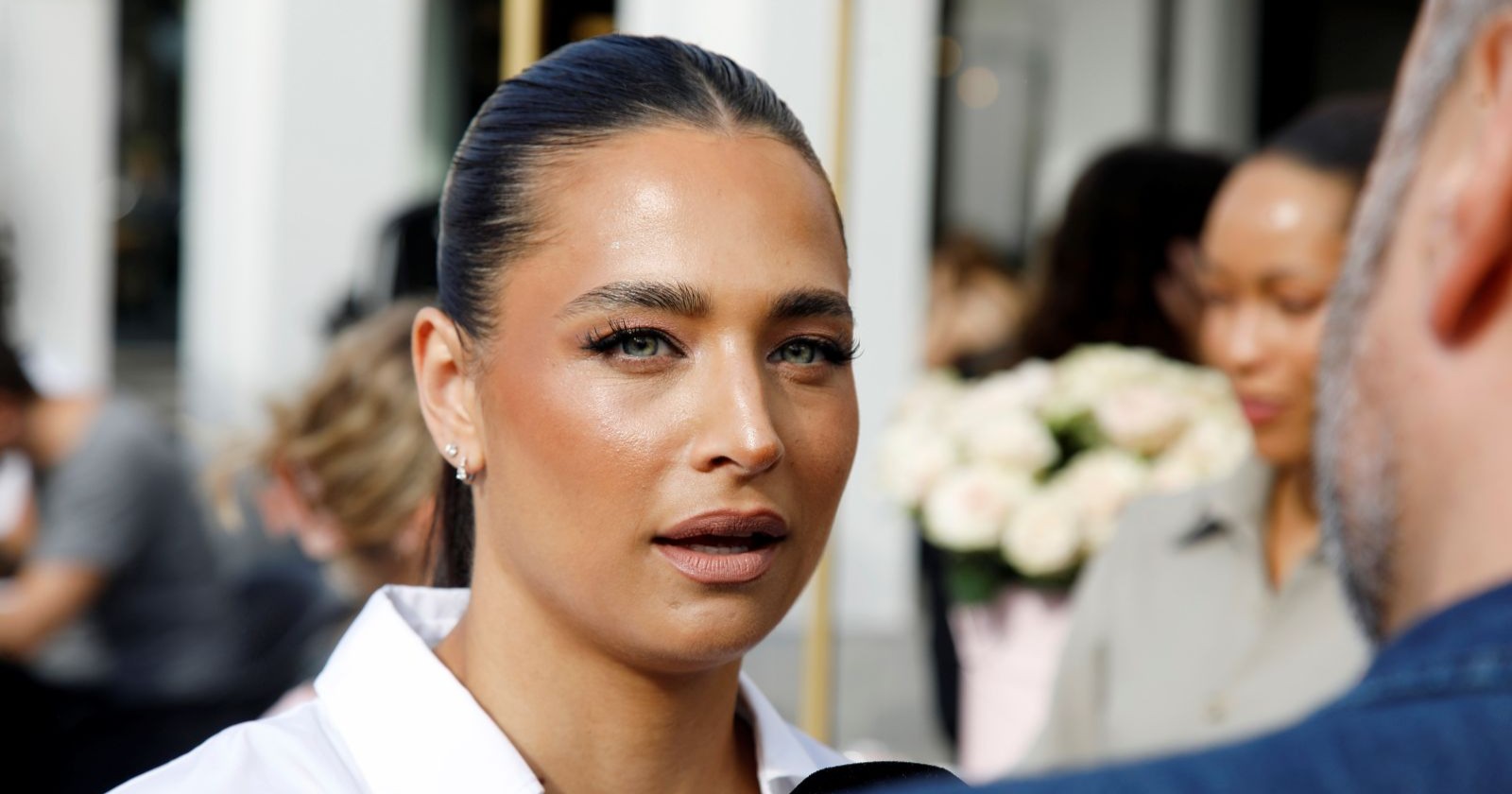 Amira Aly mit ernstem Gesichtsausdruck