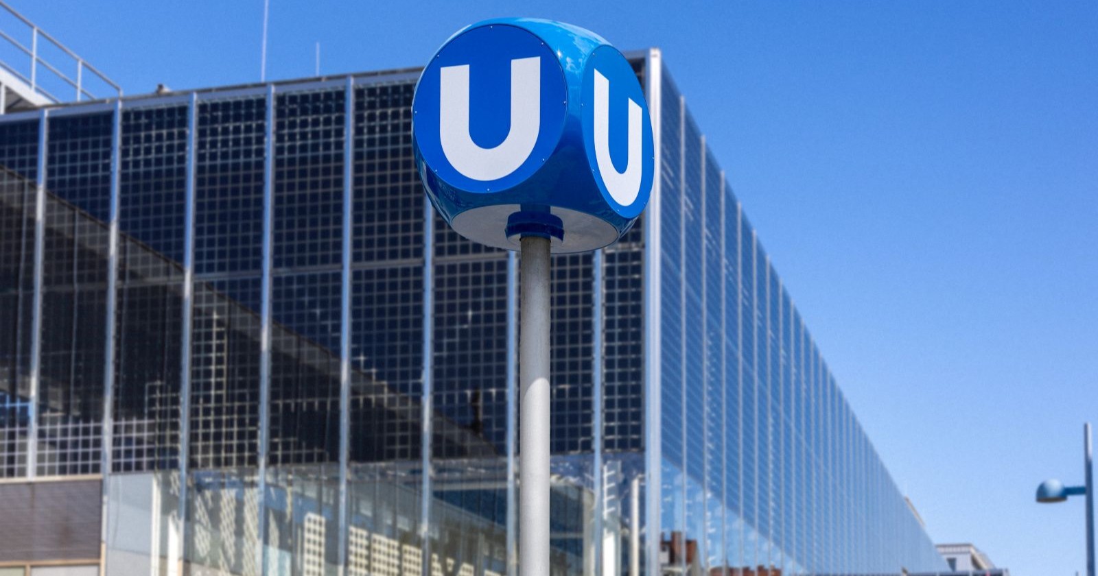 Außenansicht der PV-Fassade am Bahnhof Floridsdorf