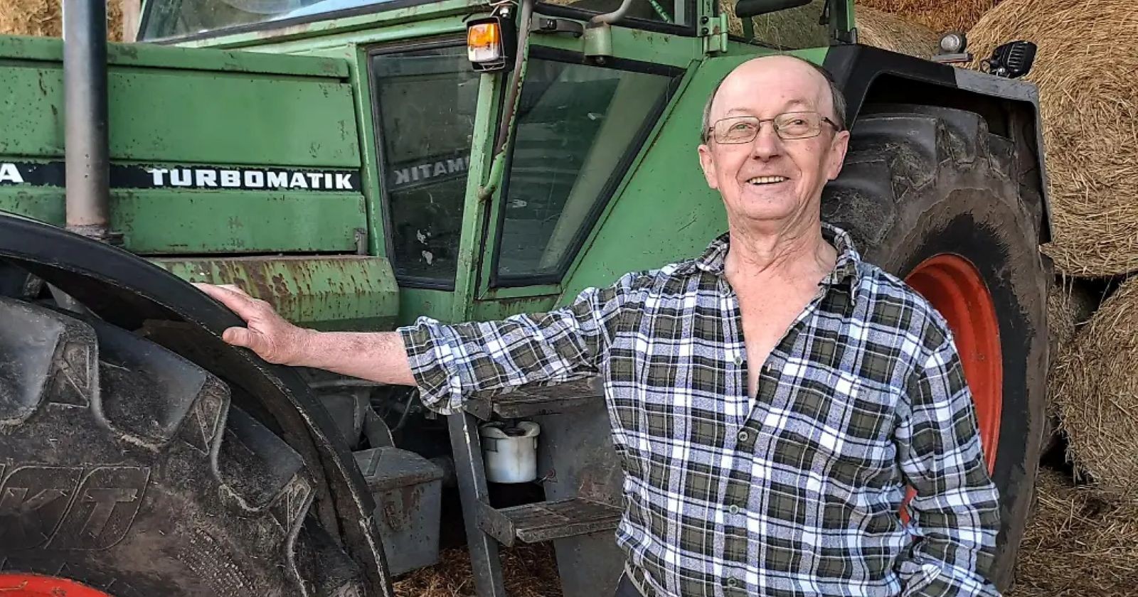 Hühnerwirt Walter mit Traktor